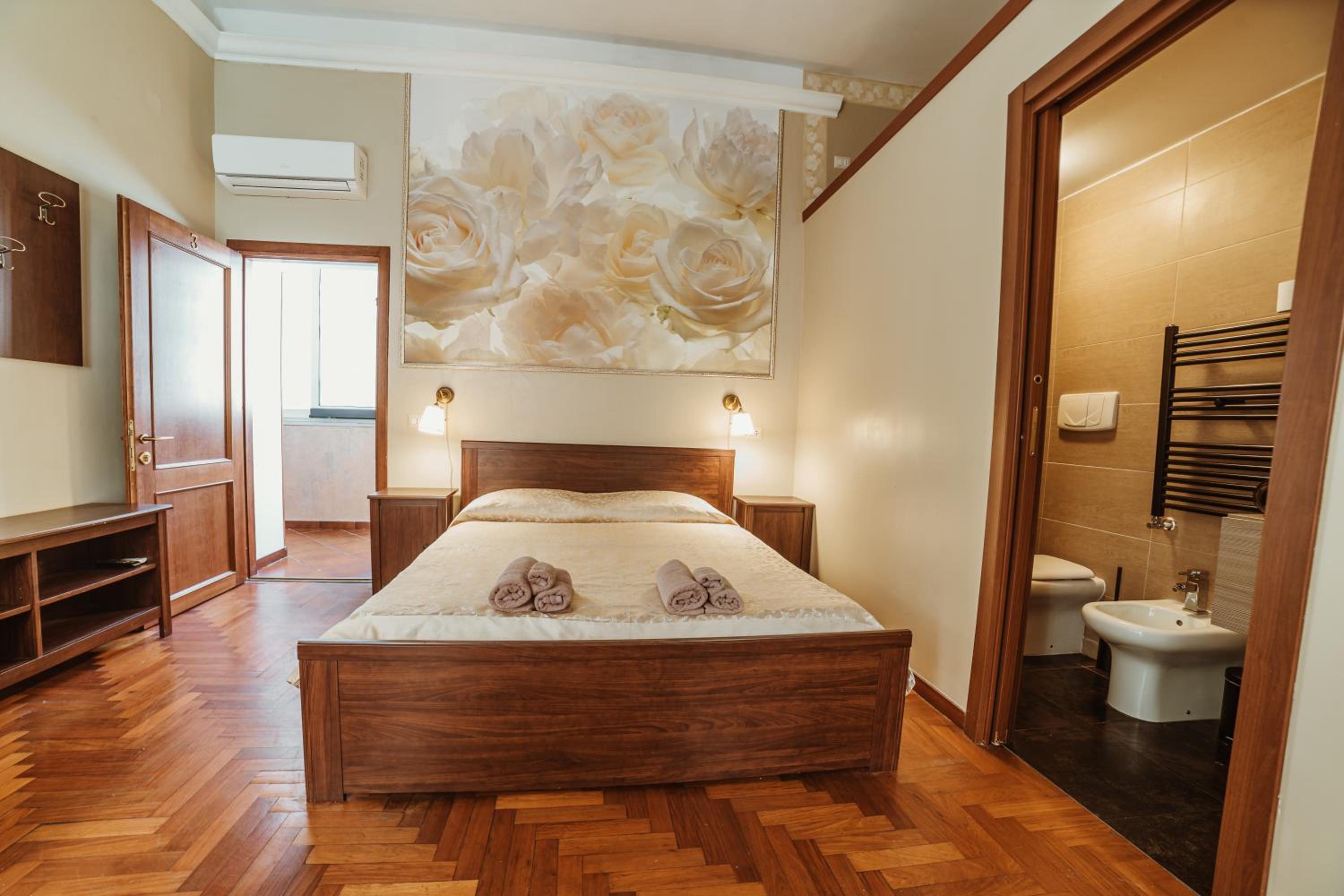 Large Double Room photo 3