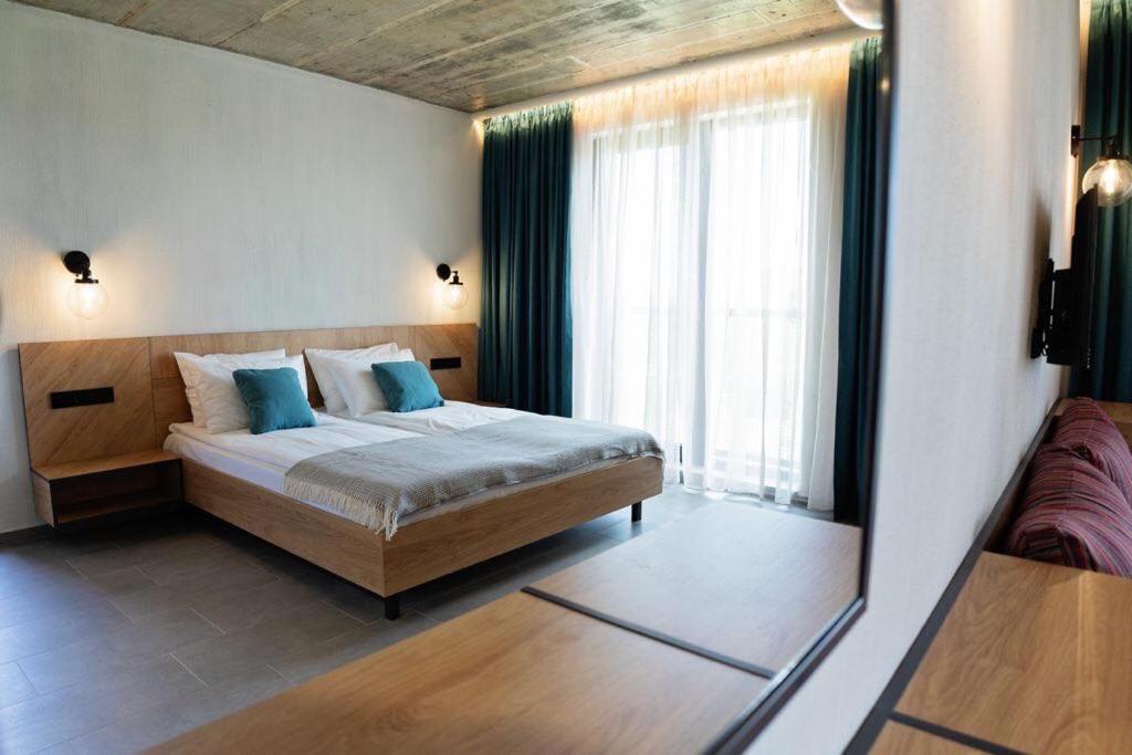Deluxe Double Room (2 Adults + 1 Child) photo 3