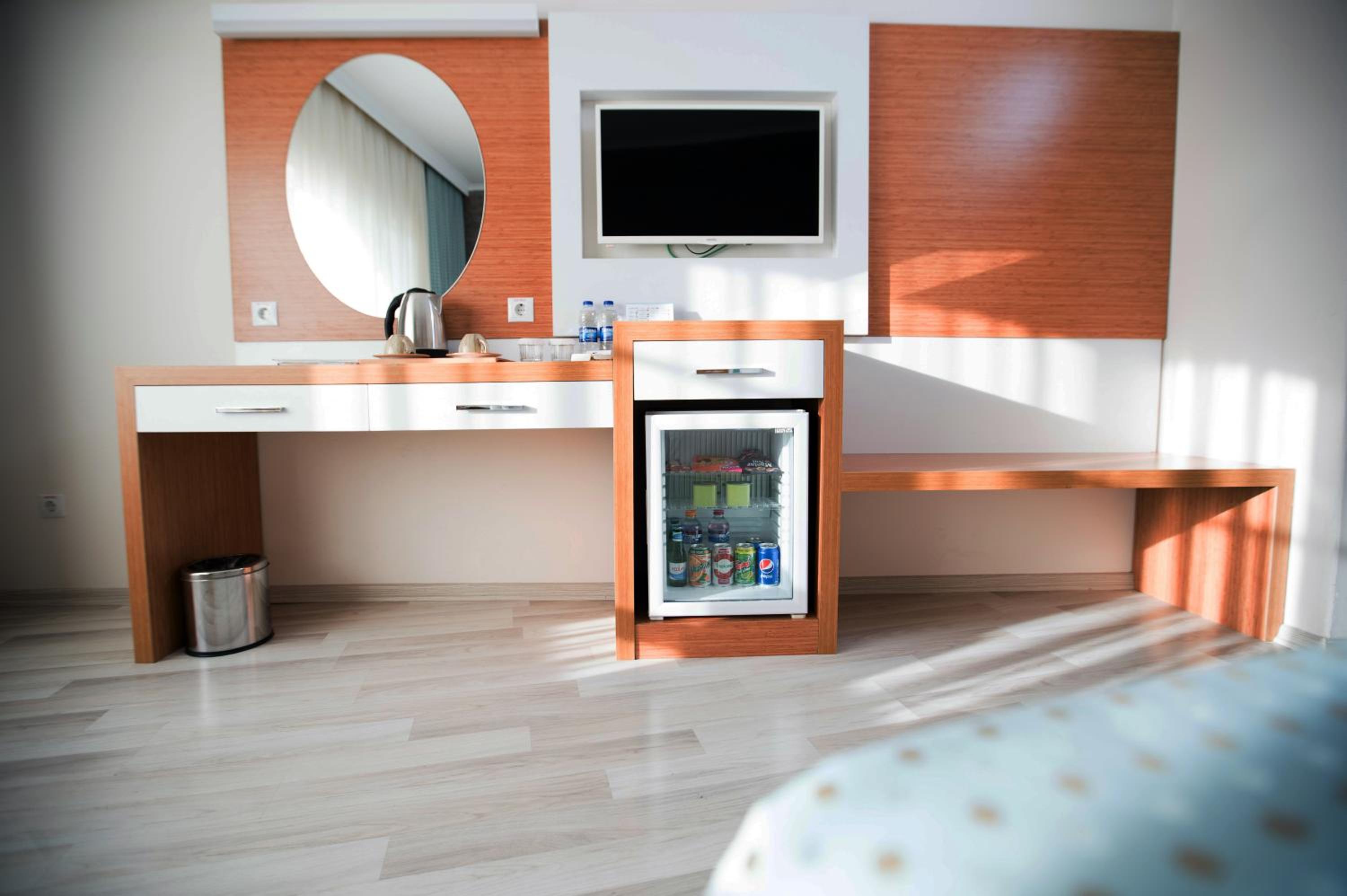 King Room with Balcony - Photo 15