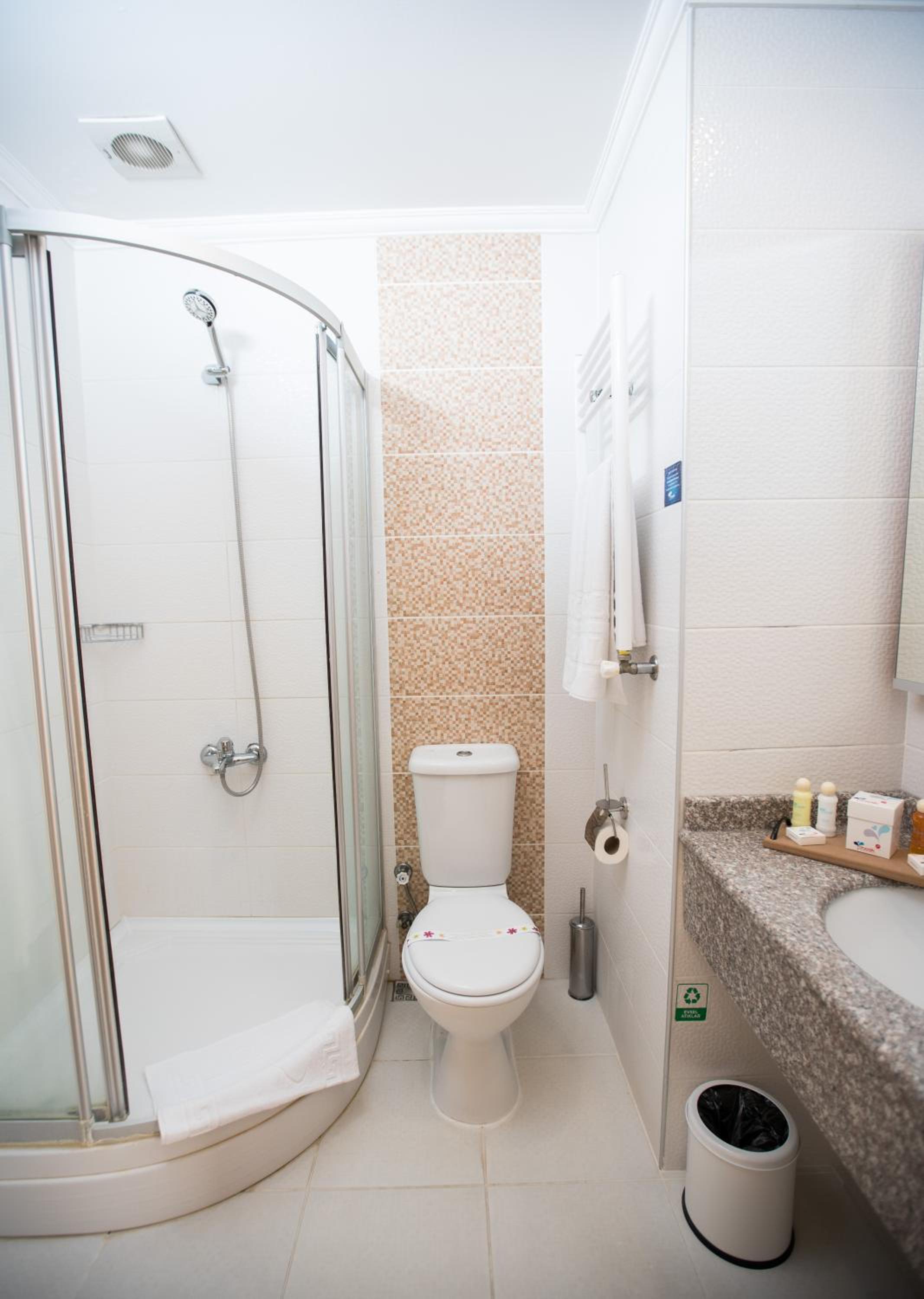 Standard Double Room - Photo 4