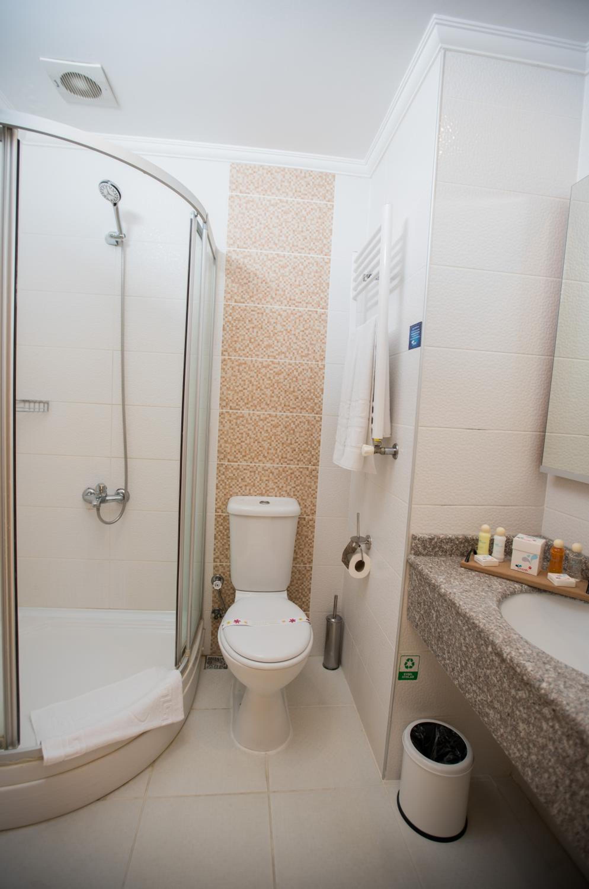 Standard Double Room - Photo 5