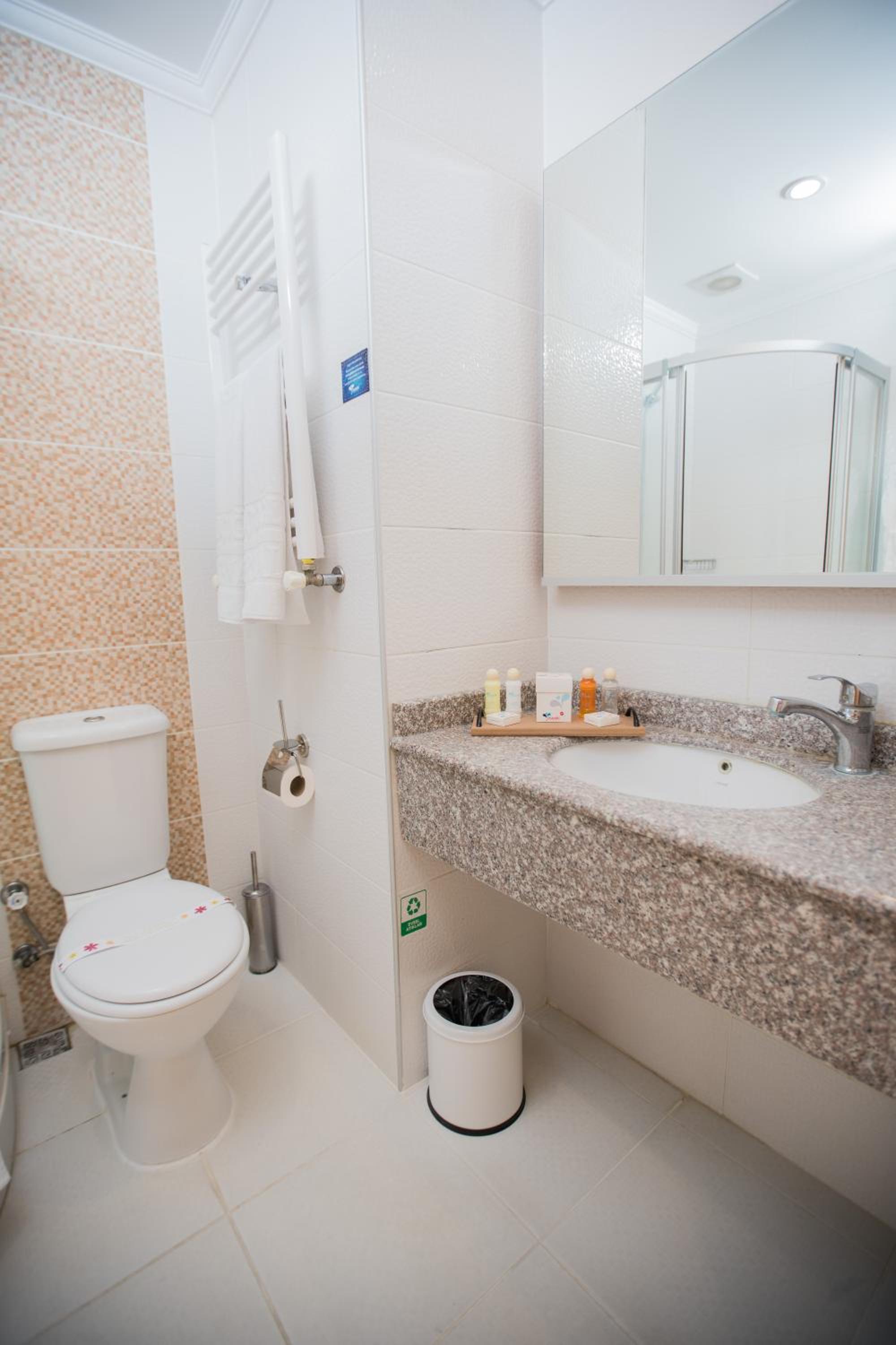 Standard Double Room - Photo 3