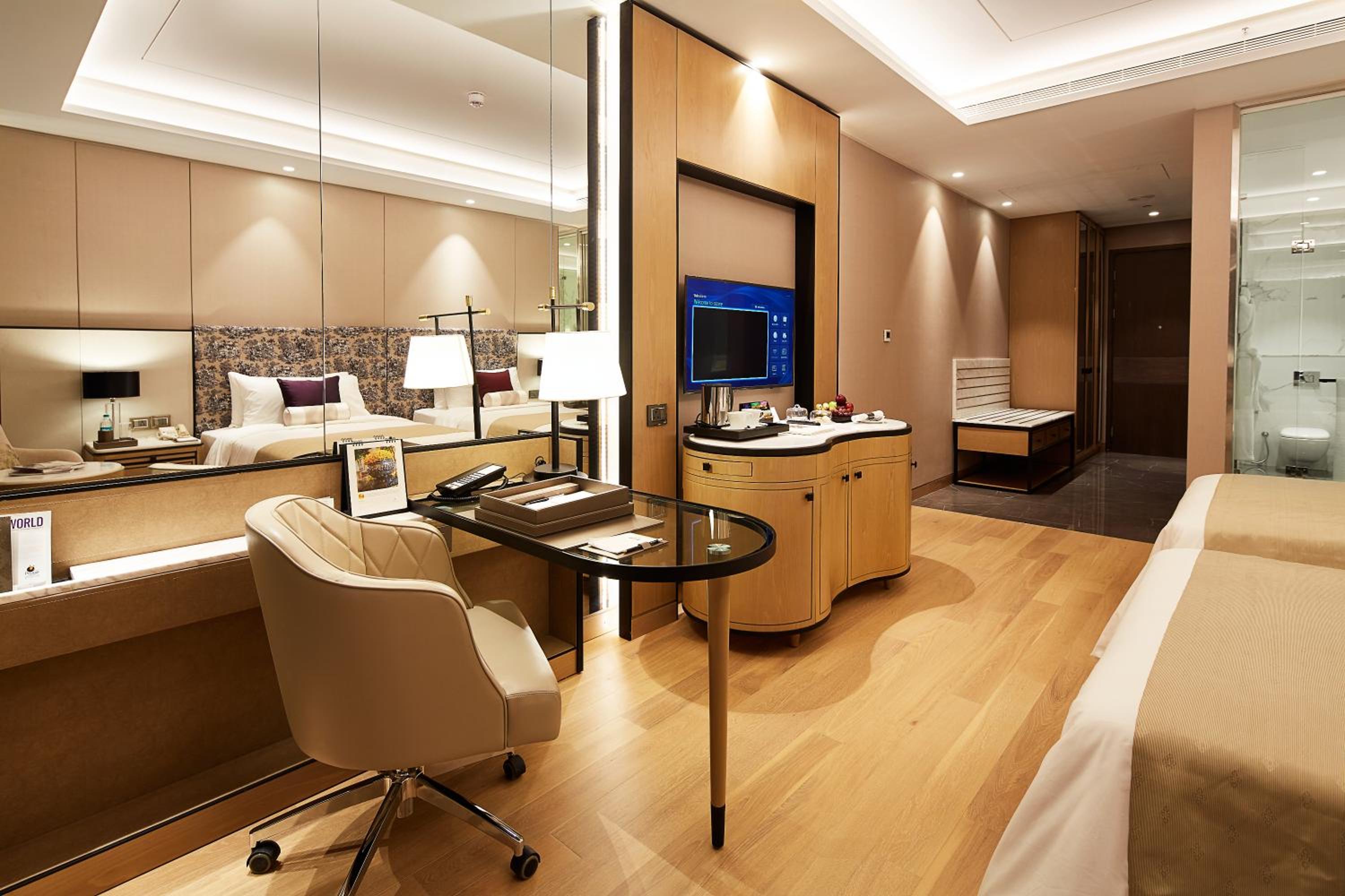 The Leela Signature Room - Photo 2