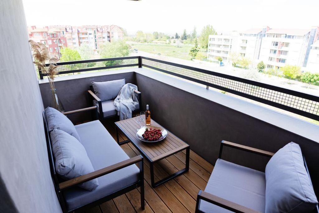 Studio with Balcony photo 2
