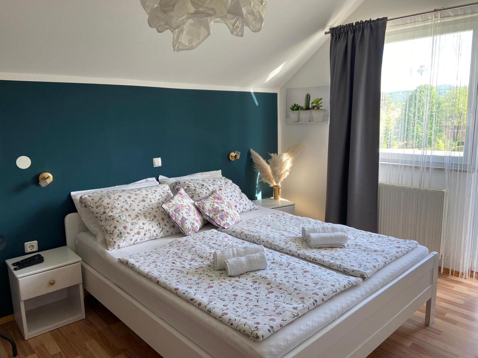 Deluxe King Room - Photo 1