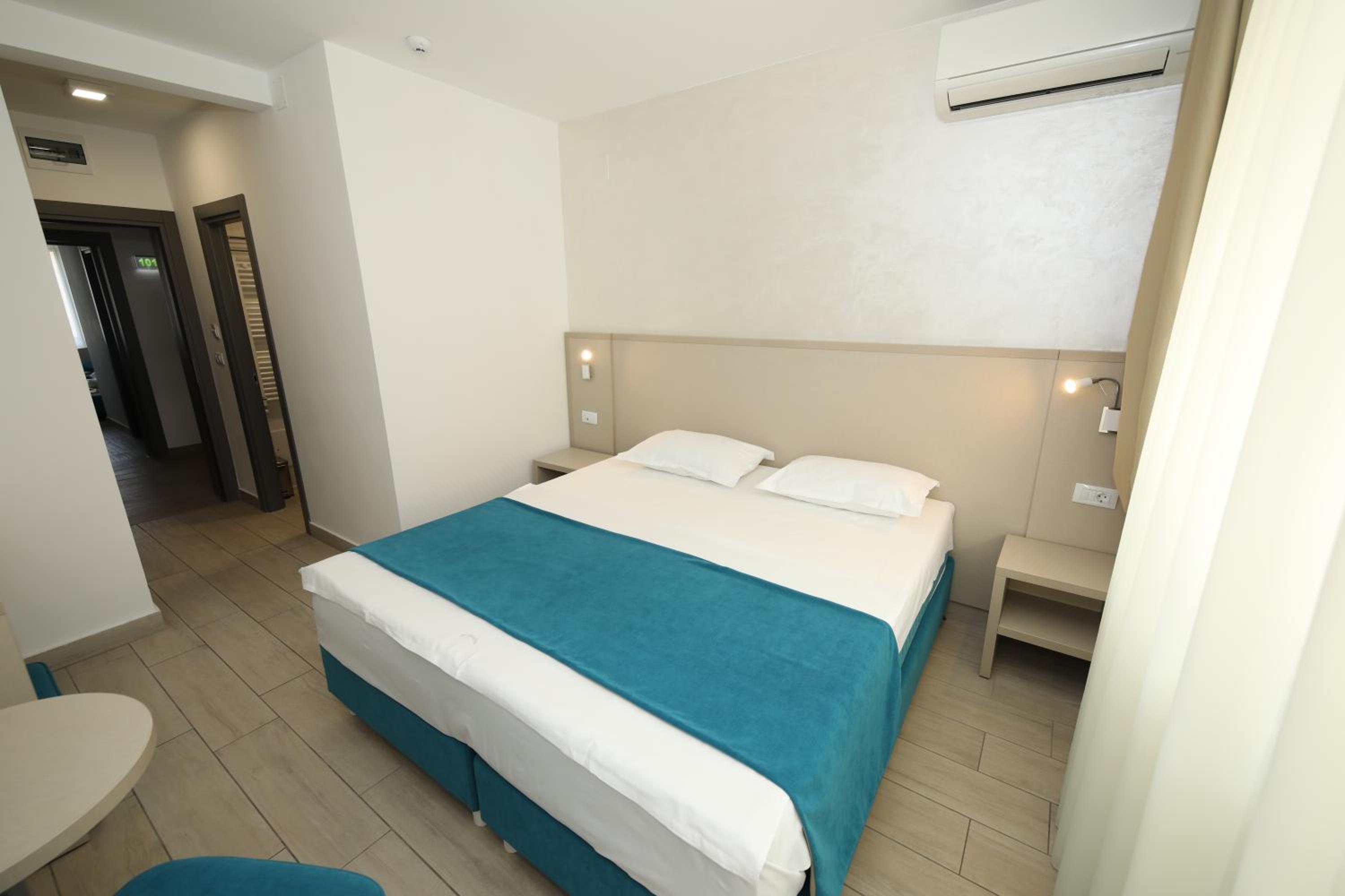 Double Room with Garden View without balcony - Photo 2