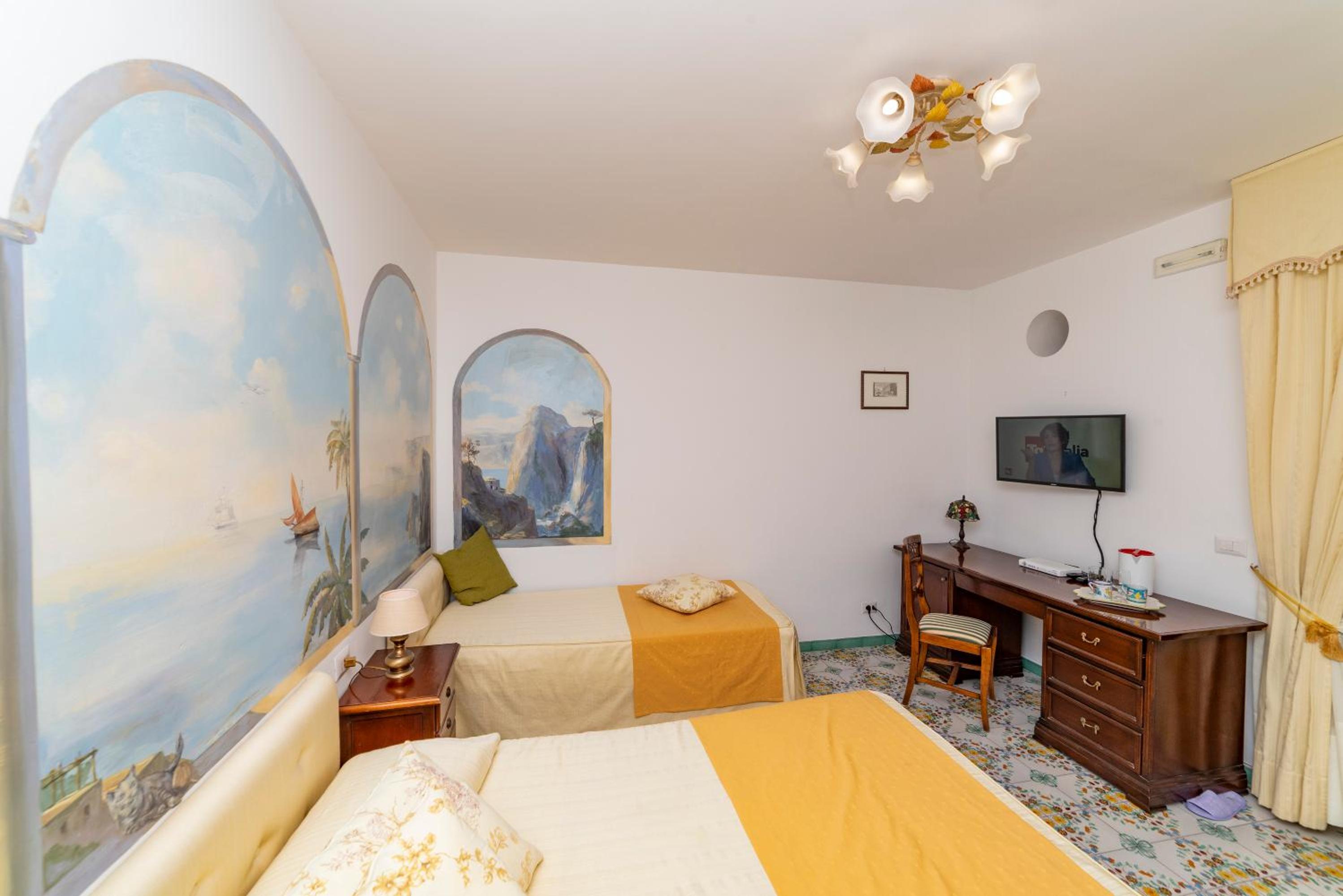 Superior Triple Room photo 3