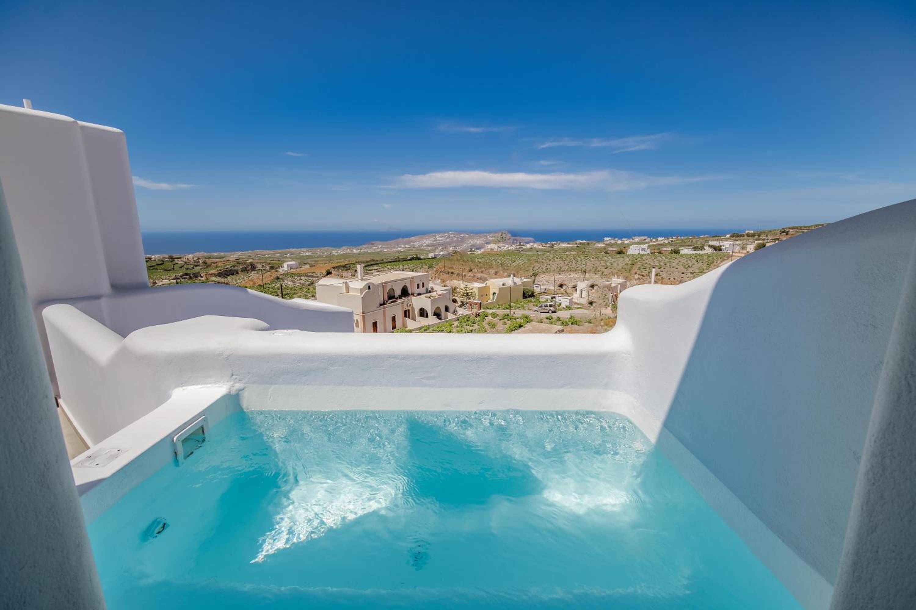 Deluxe Suite with Hot Tub & Sea View photo 2