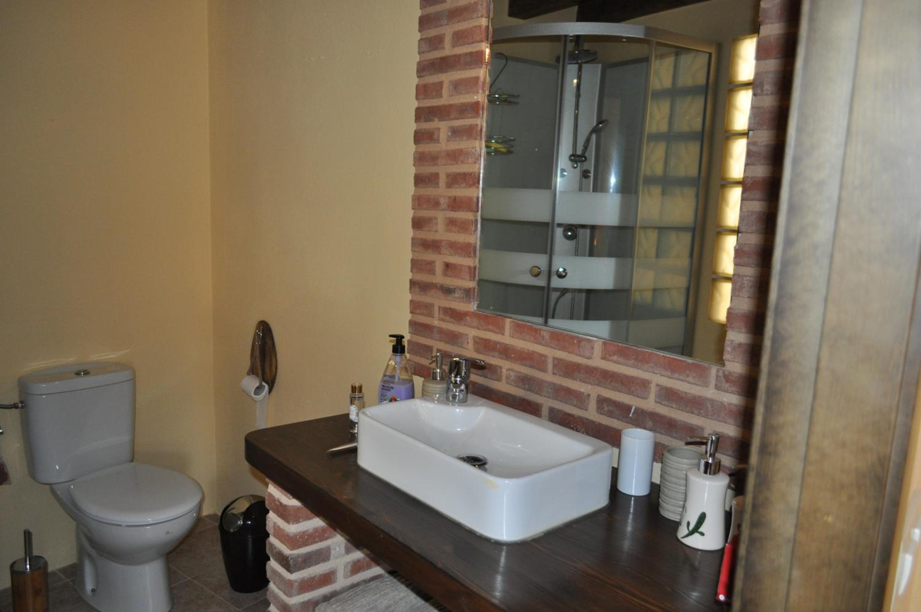 Triple Room with Private Bathroom photo 3
