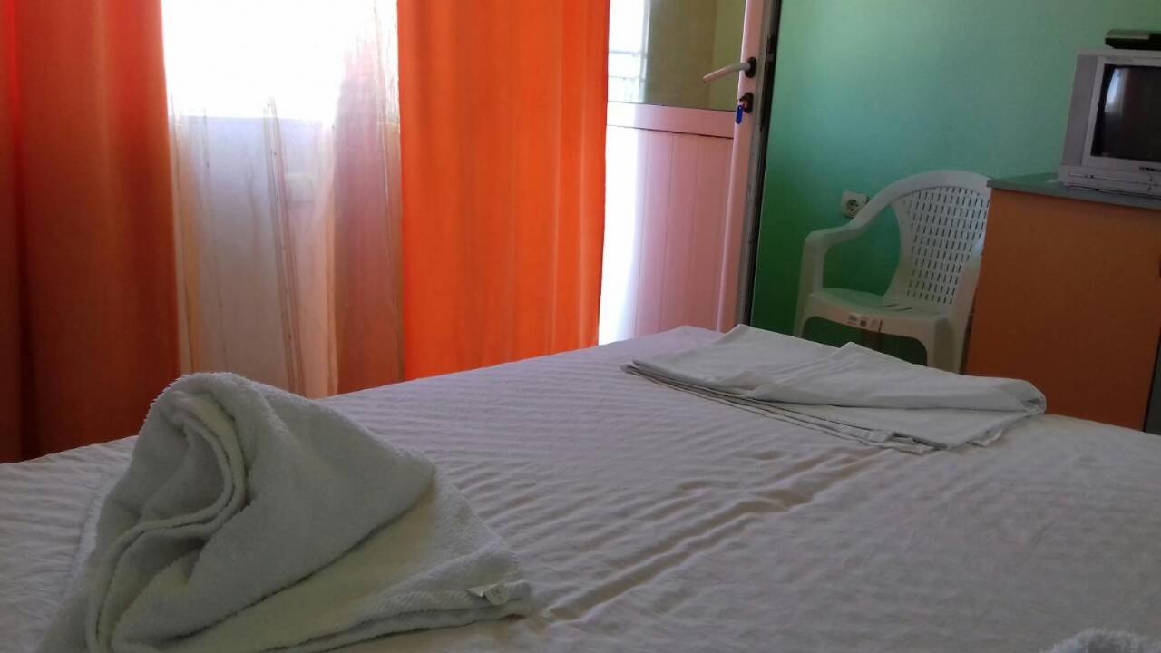 Double Room with Balcony (2 Adults + 1 Child) photo 3