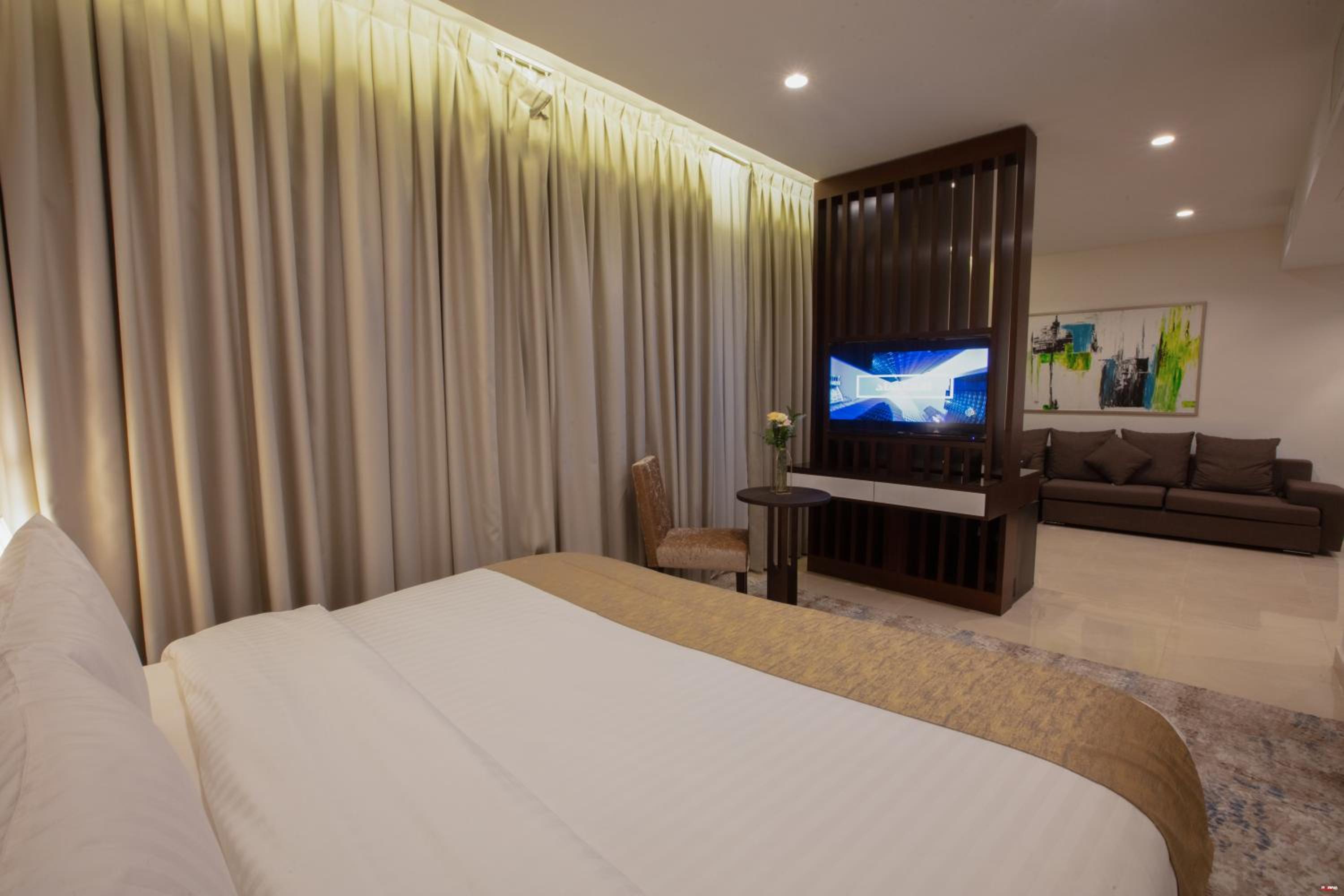 King Suite with Balcony photo 3