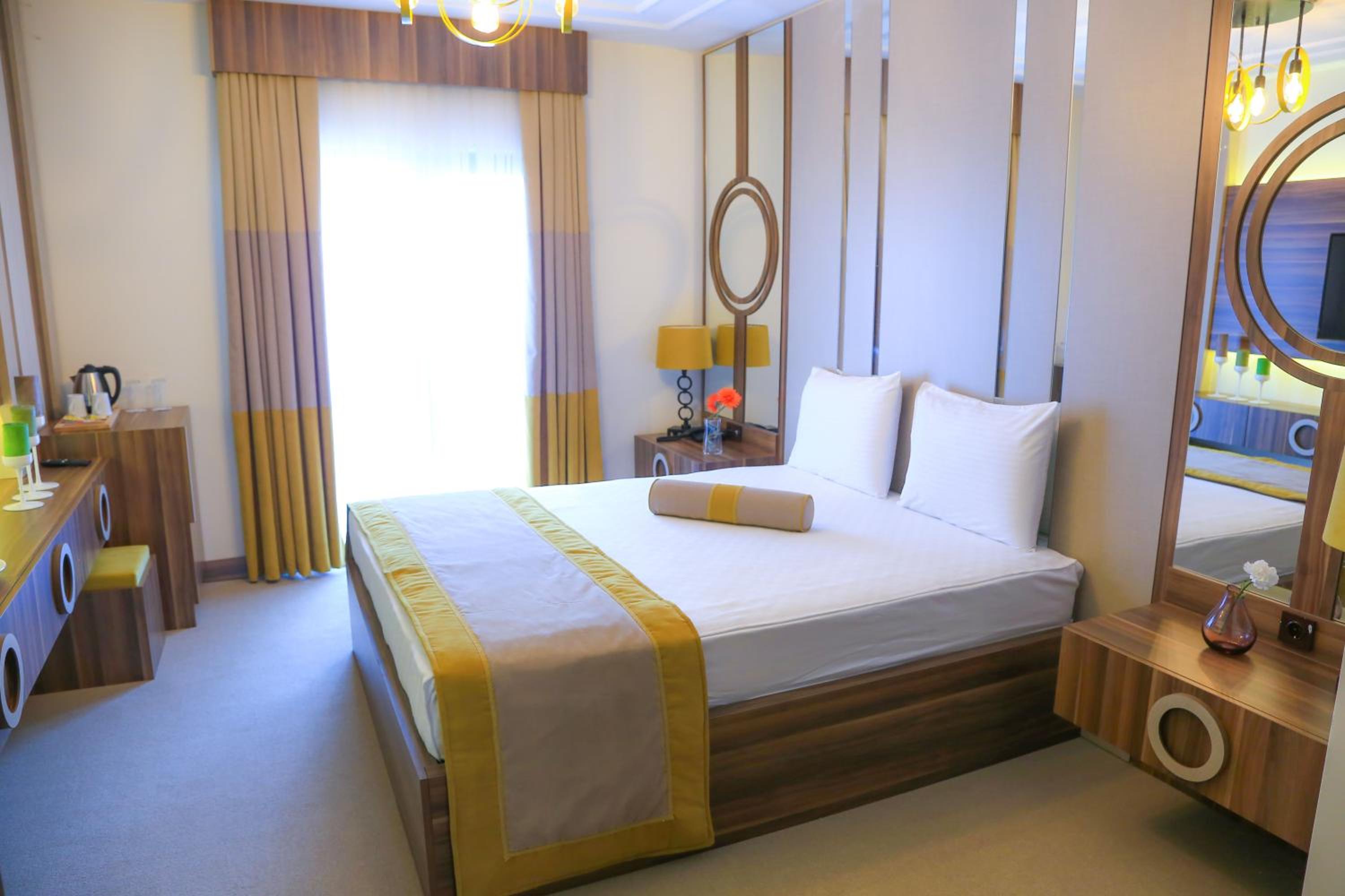 Standard Double Room - Photo 16