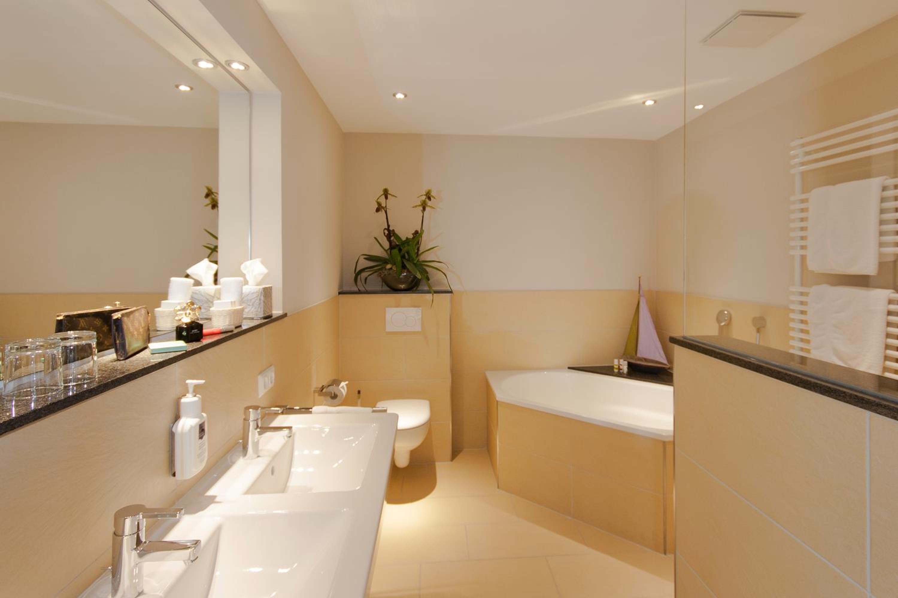 Suite - Photo 2