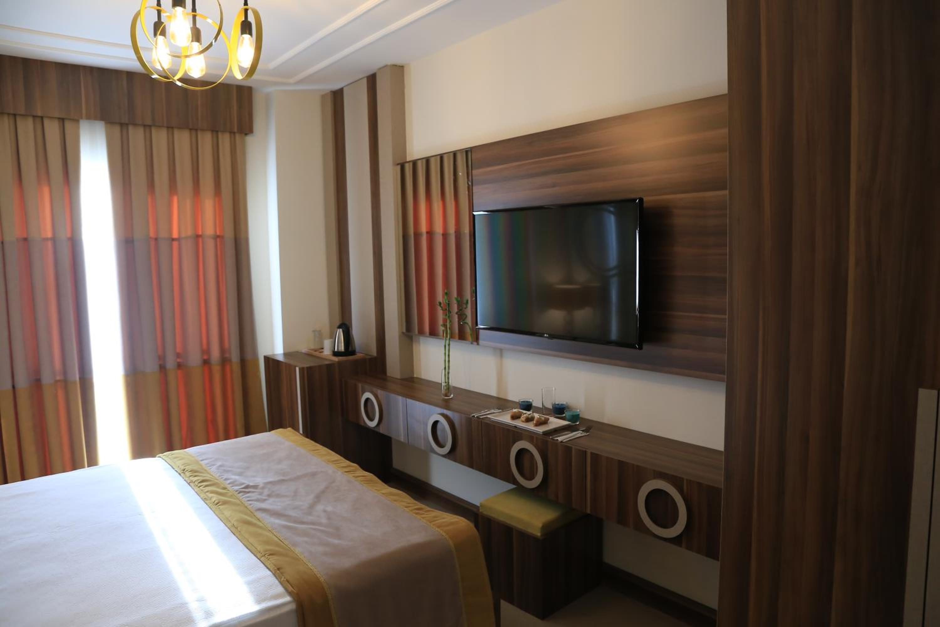 Standard Double Room - Photo 9