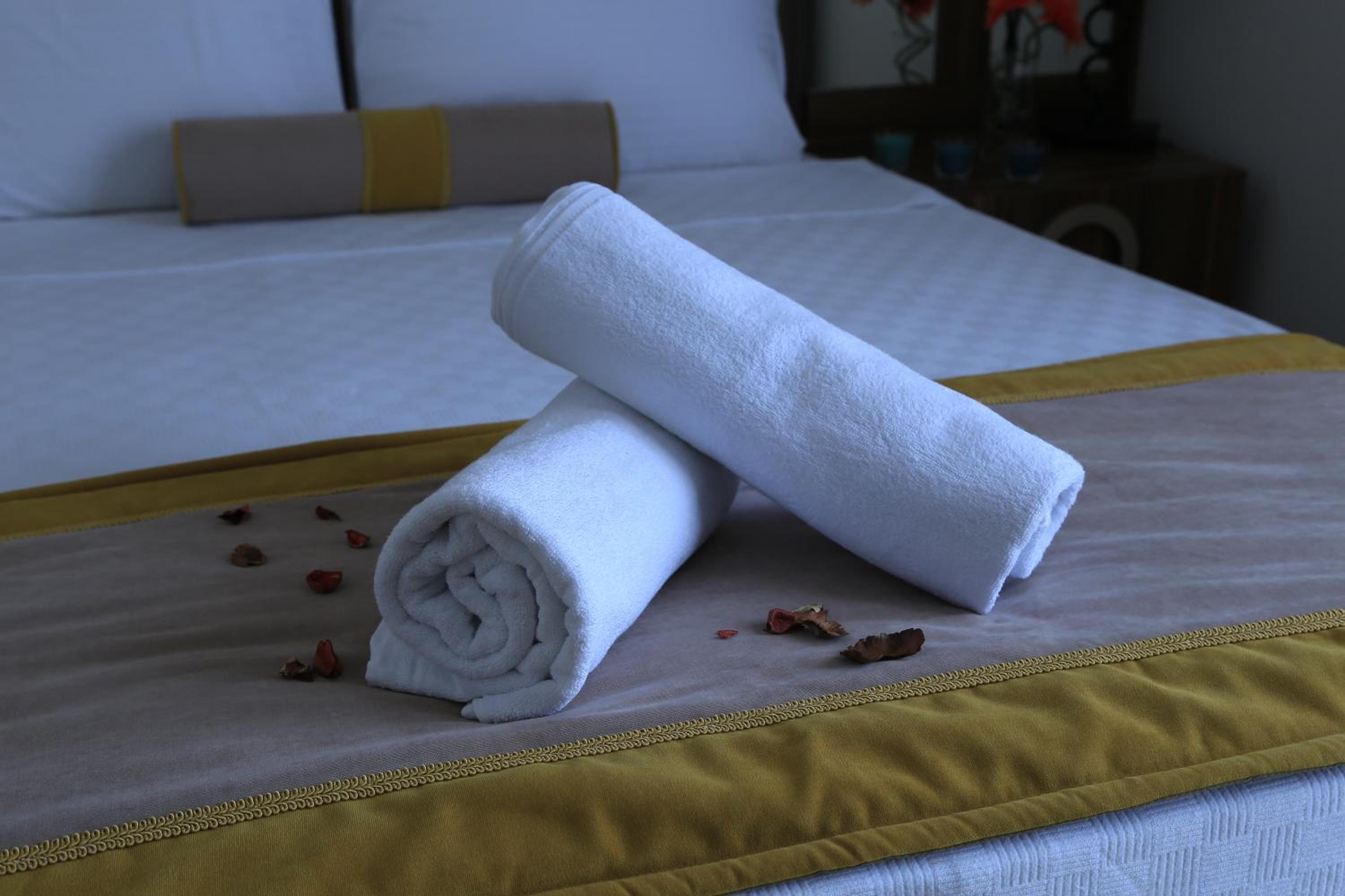 Standard Double Room - Photo 8