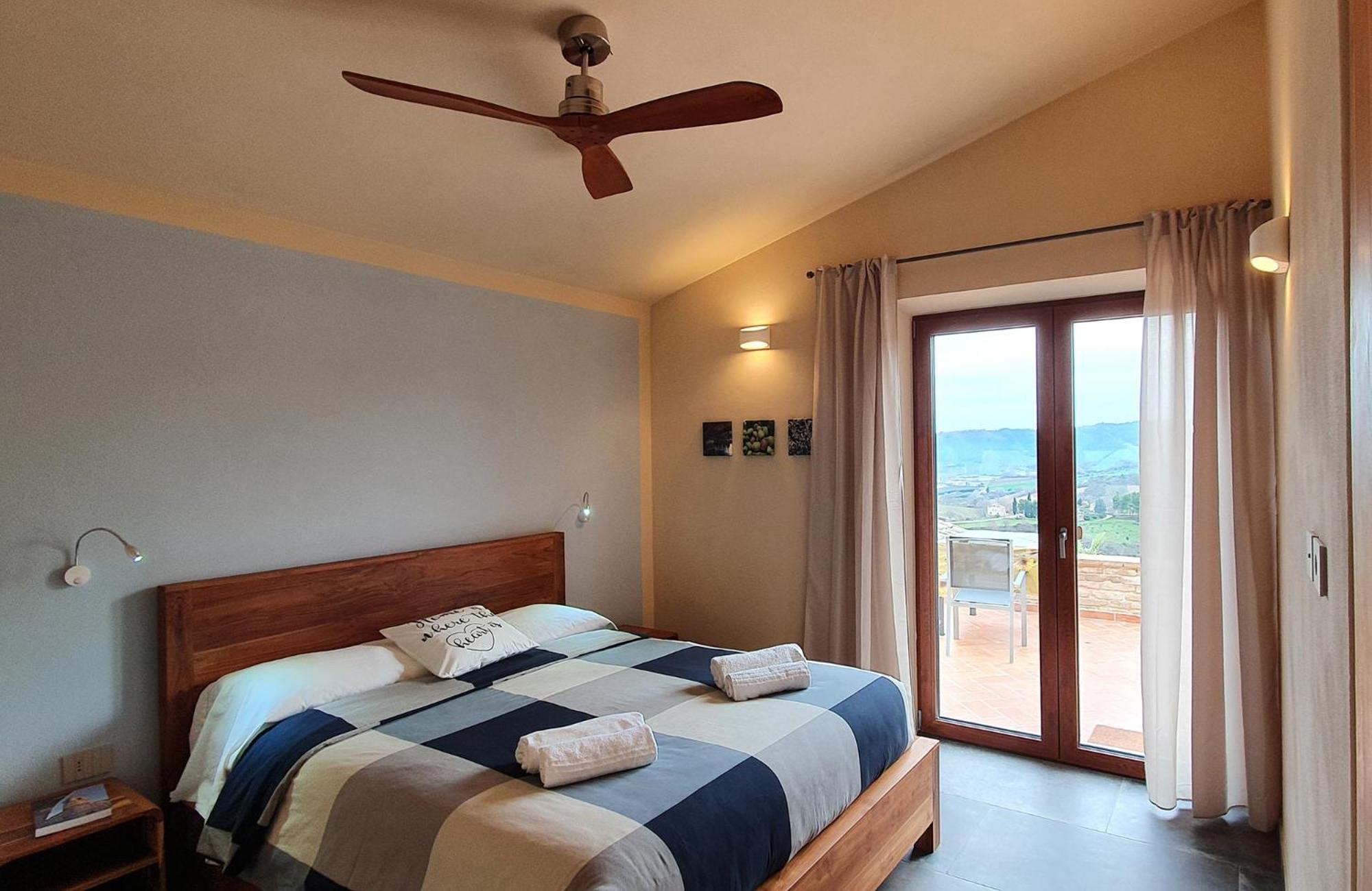 Deluxe Double Room with Balcony and Sea View photo 3