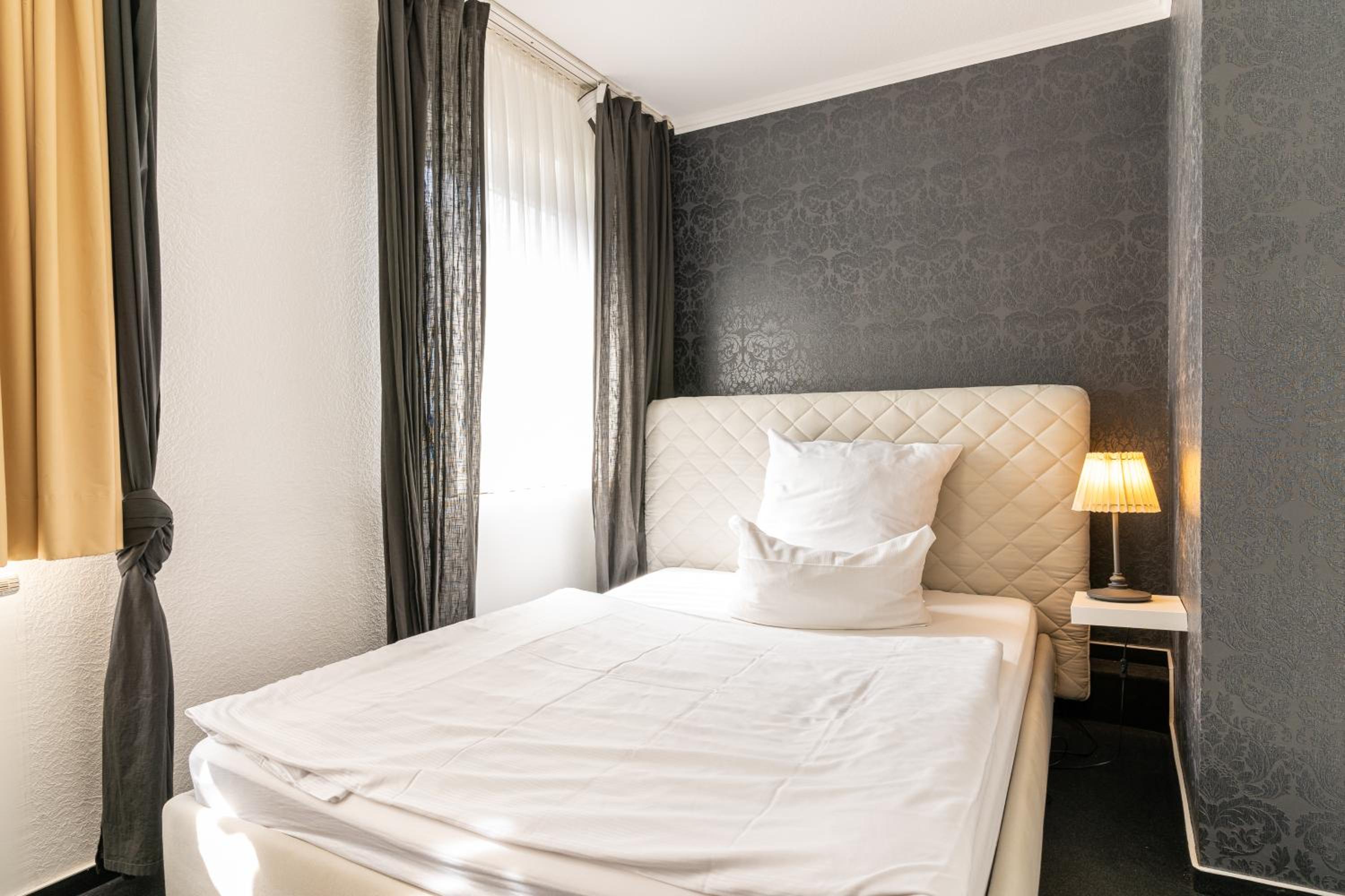 Single Room photo 2