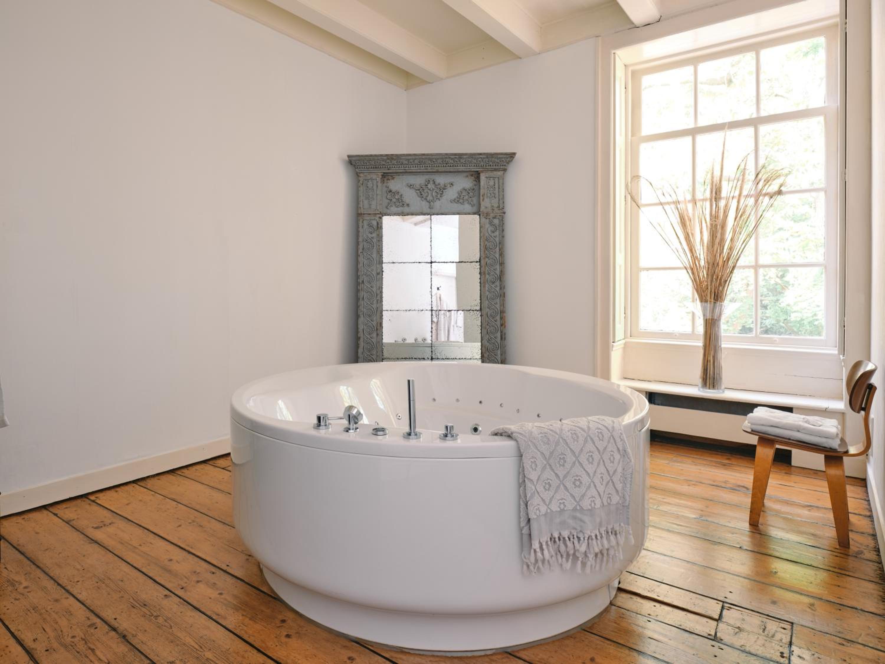 Executive Suite - Photo 7