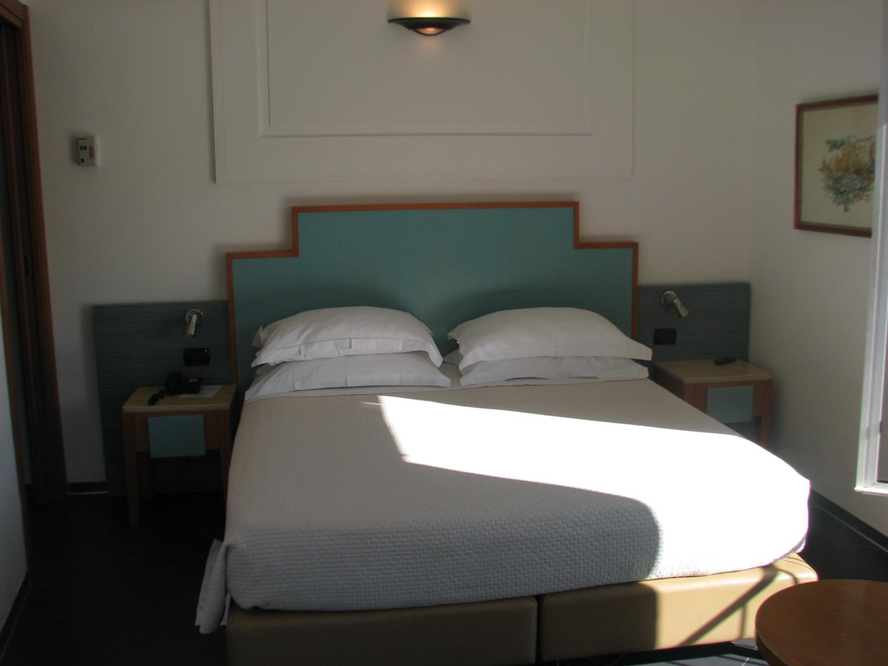 Quadruple Room with Sea View (2 Adults + 2 Children) - Photo 4
