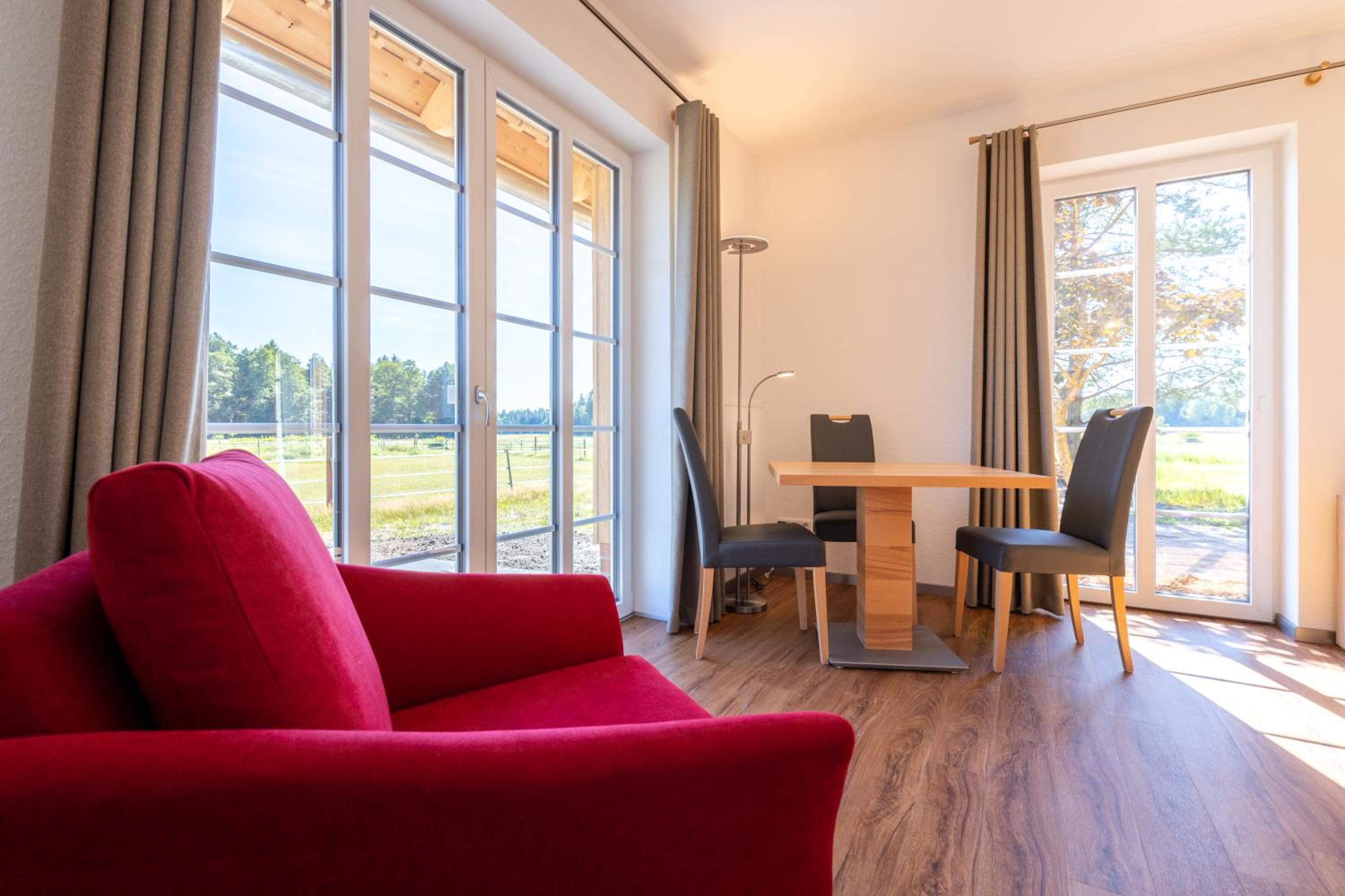 Deluxe King Suite - Photo 6