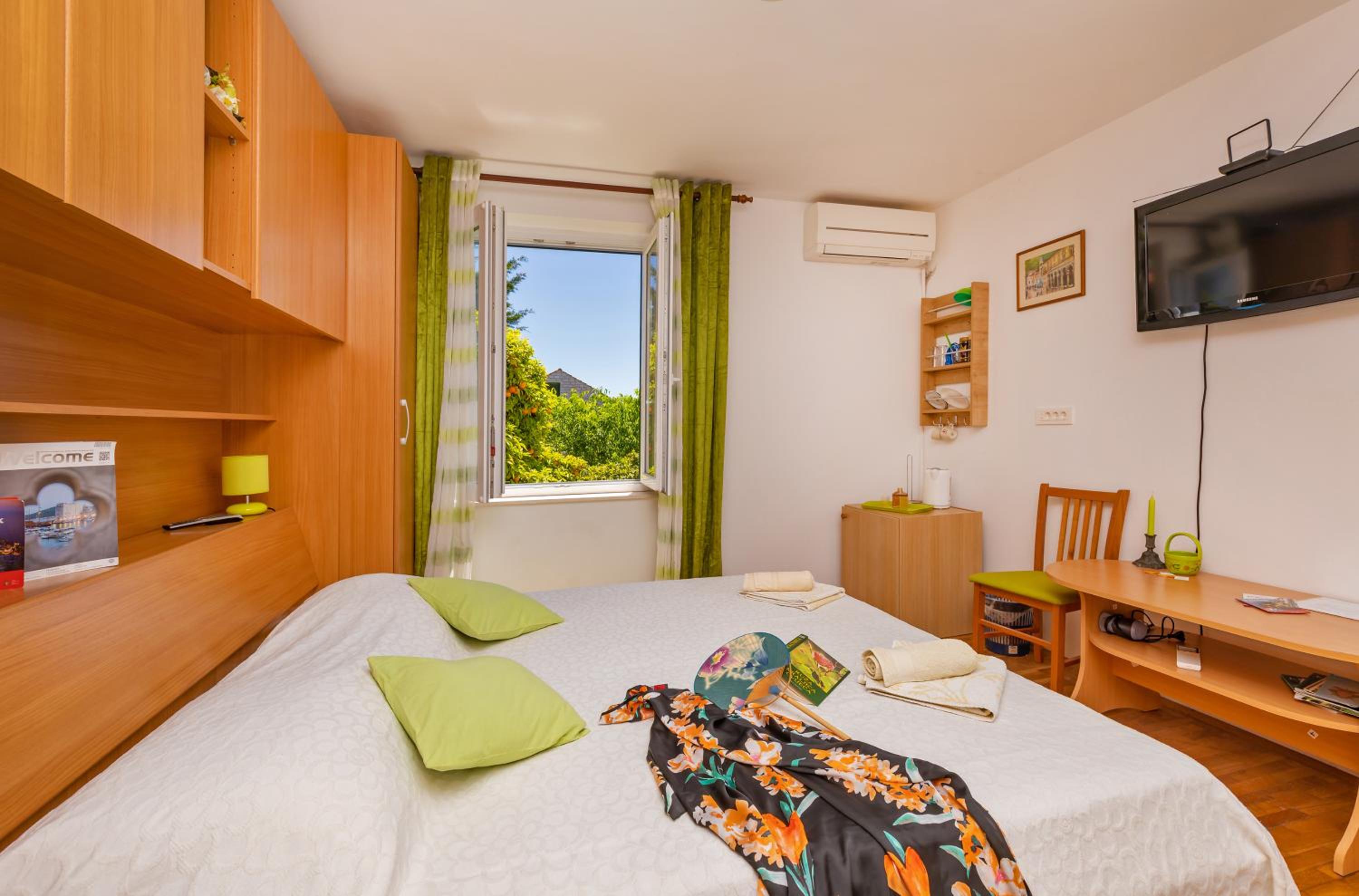 Double Room with Private External Bathroom photo 2