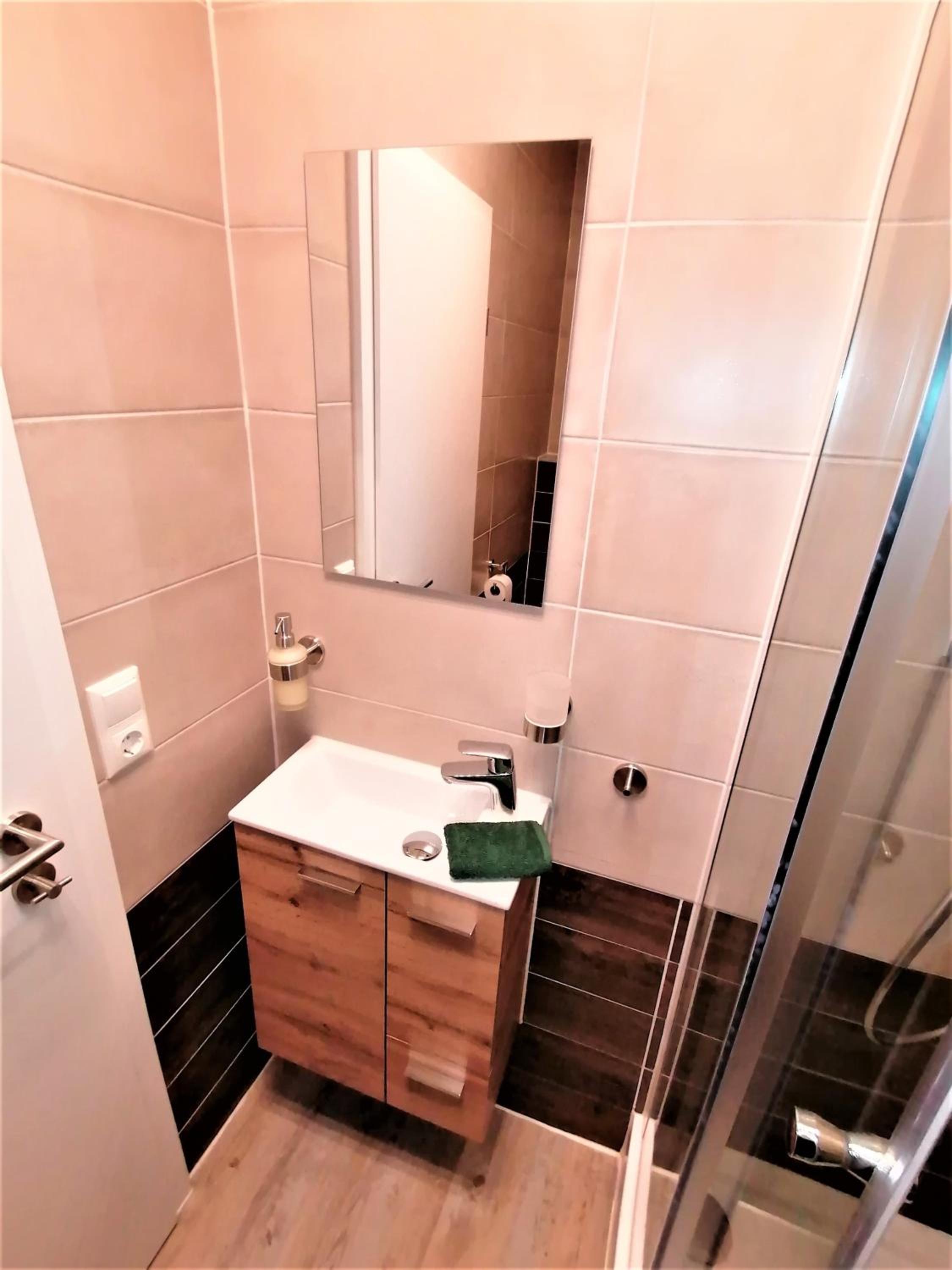 Double Room - Photo 8