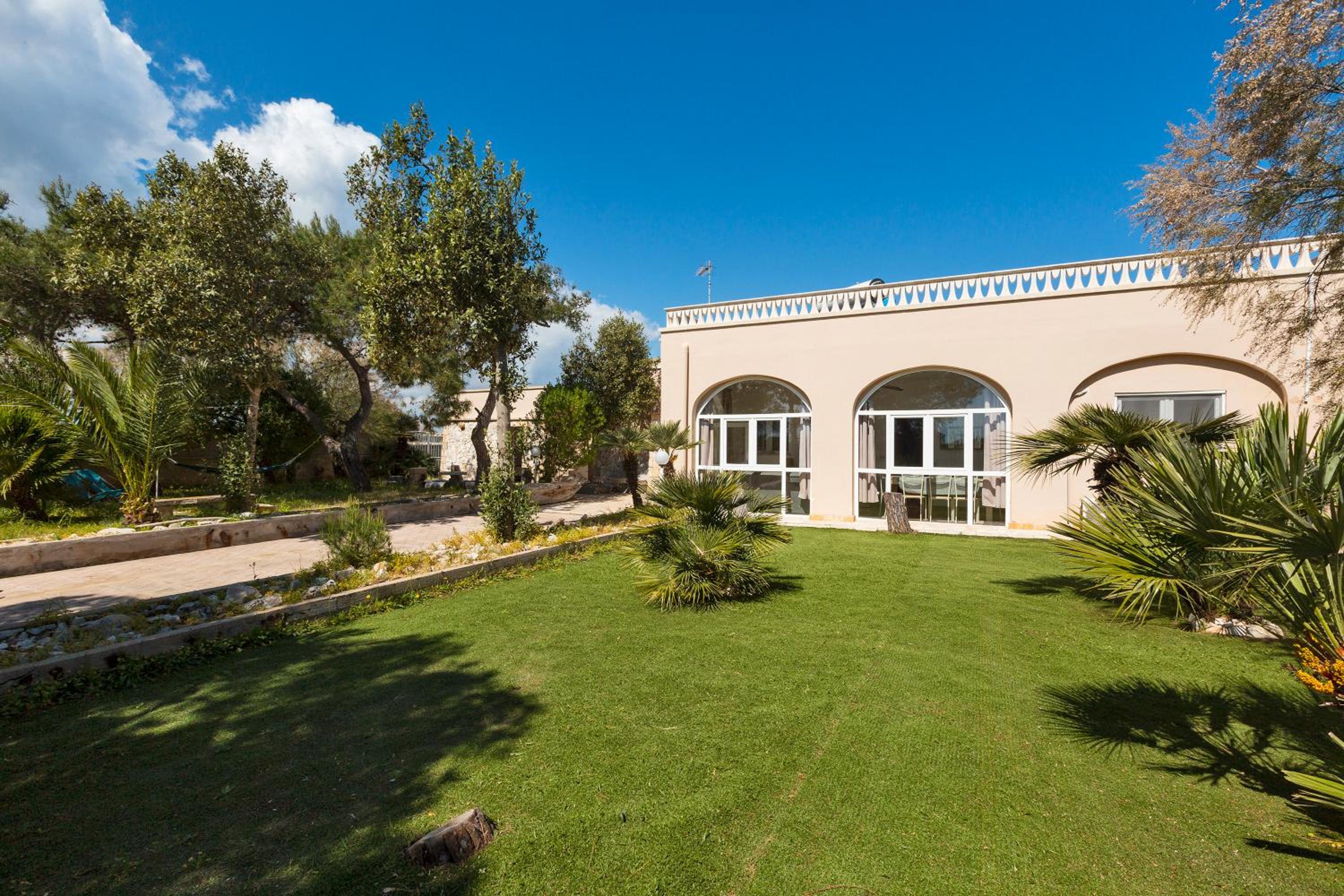 Three-Bedroom Villa photo 2