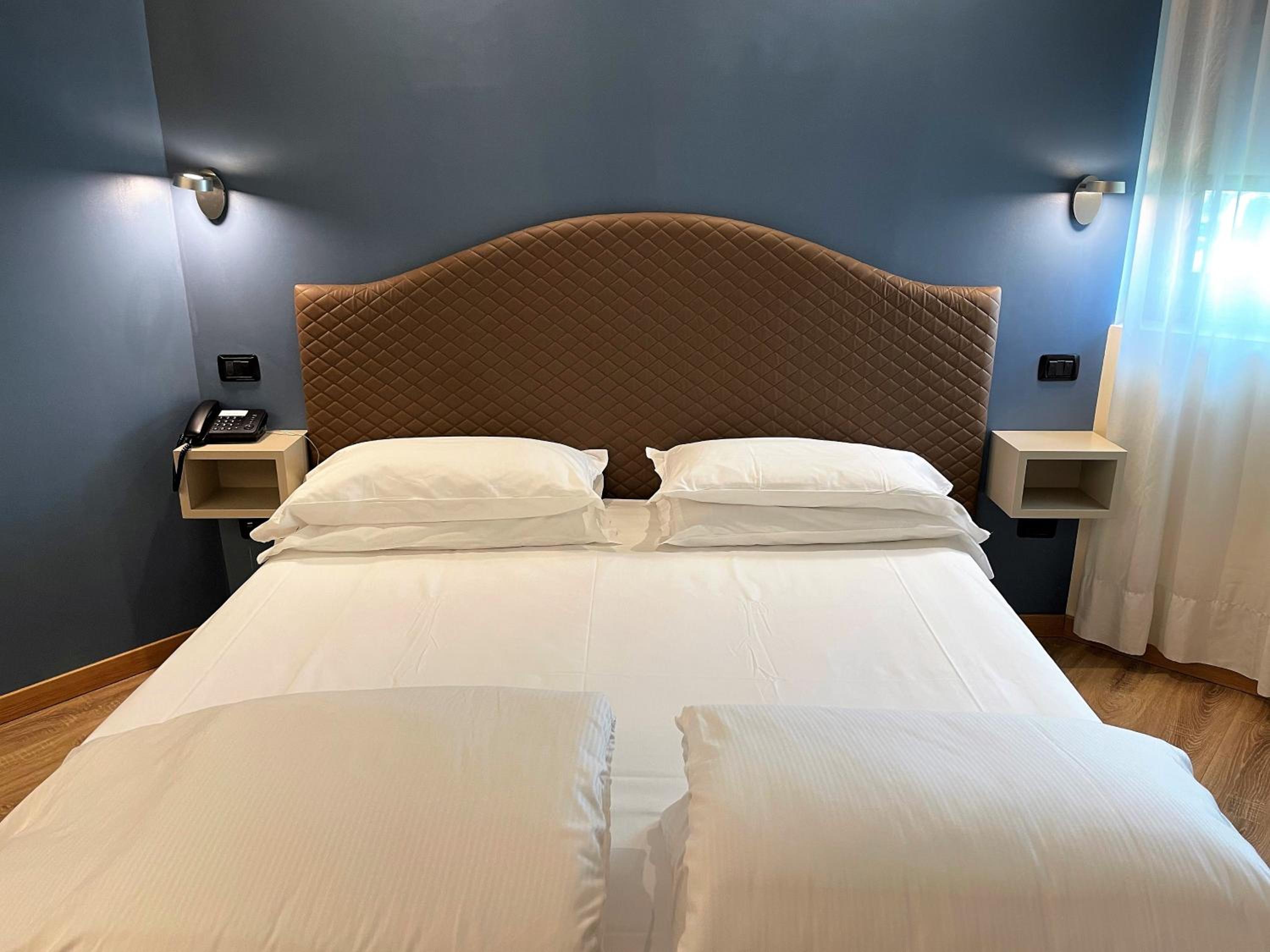 Superior Double or Twin Room - Photo 13