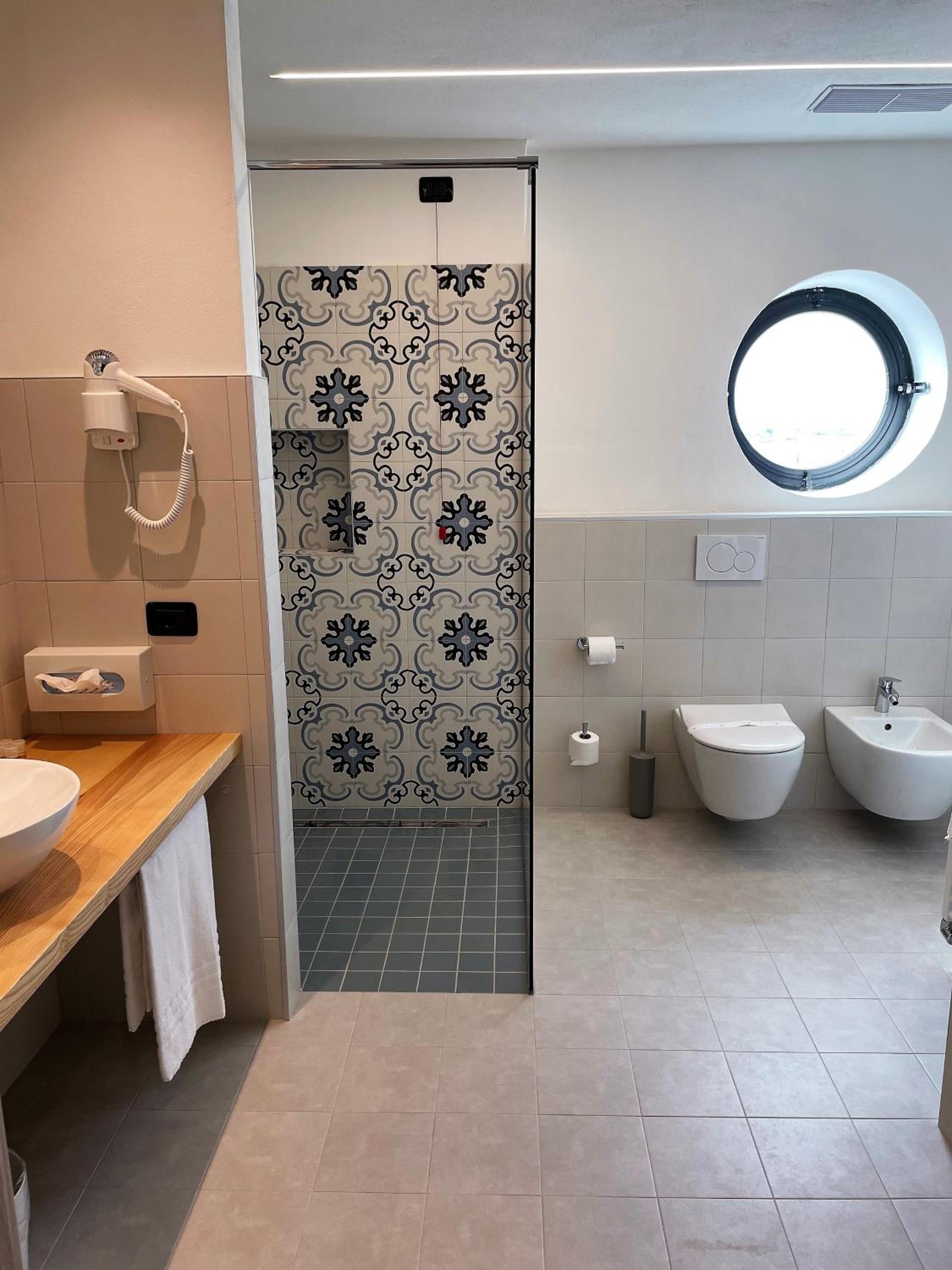 Superior Double or Twin Room - Photo 25