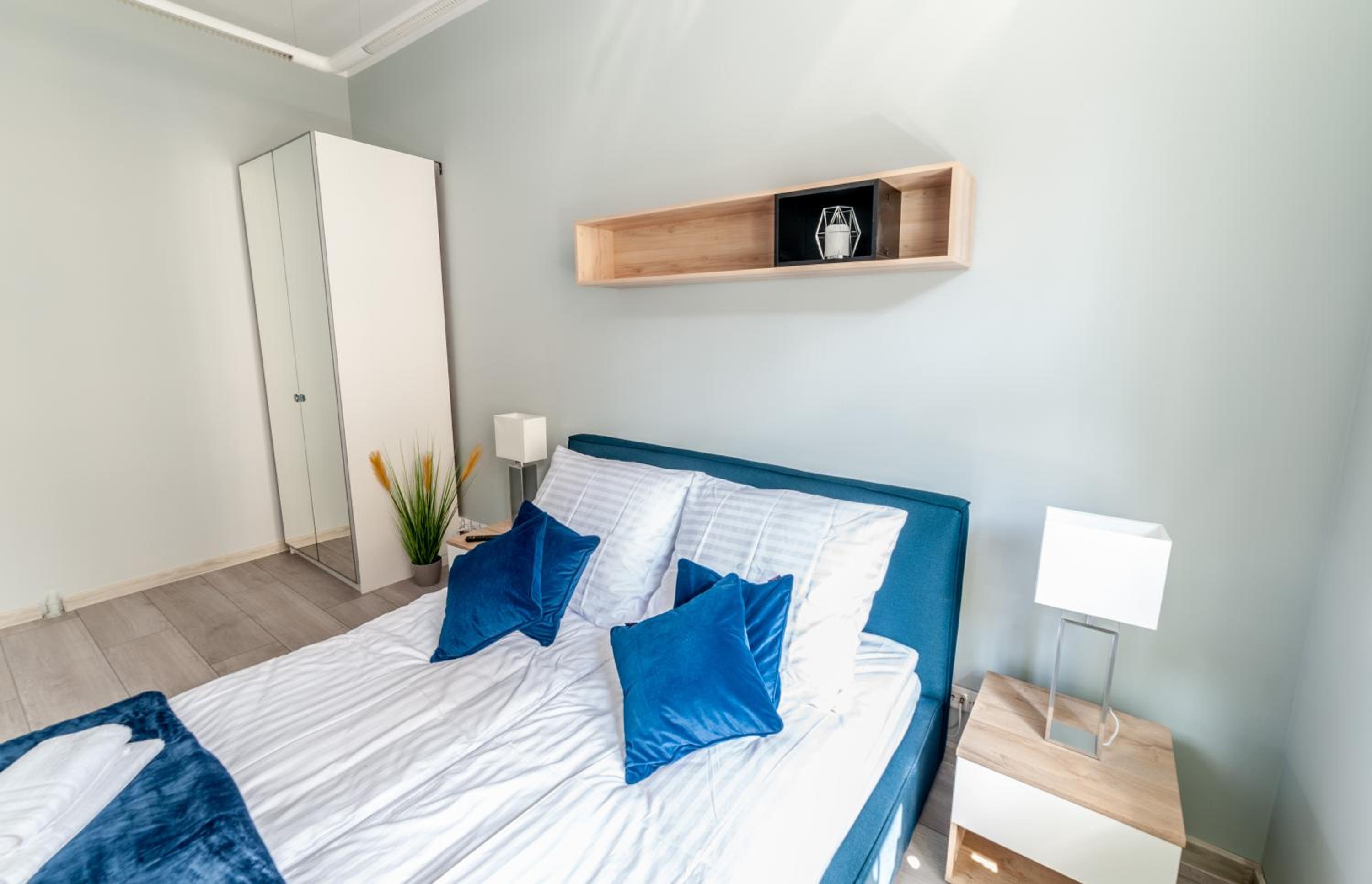 One-Bedroom Apartment - Photo 8