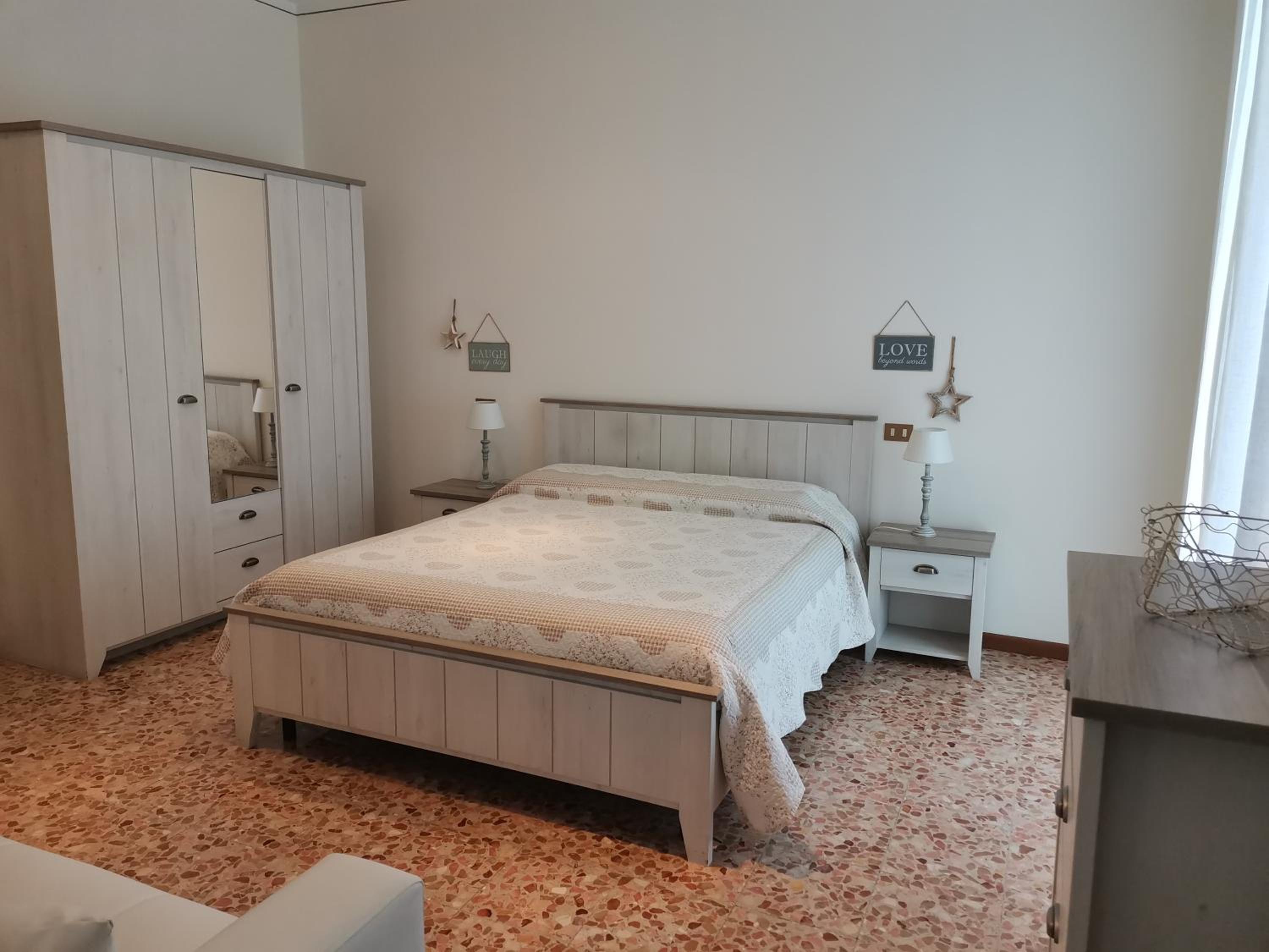 Deluxe Double Room - Photo 13