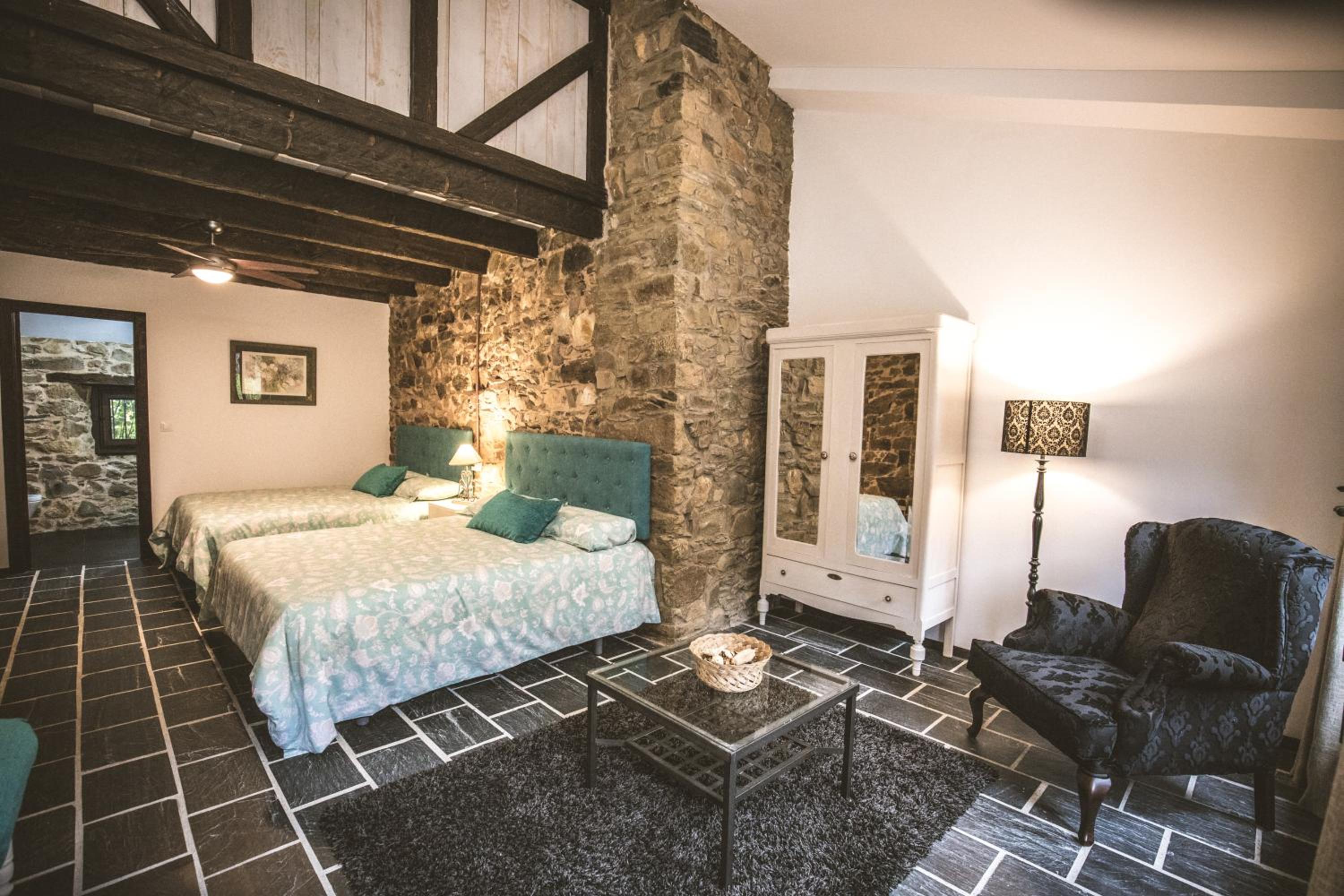 Queen Room with Two Queen Beds photo 3