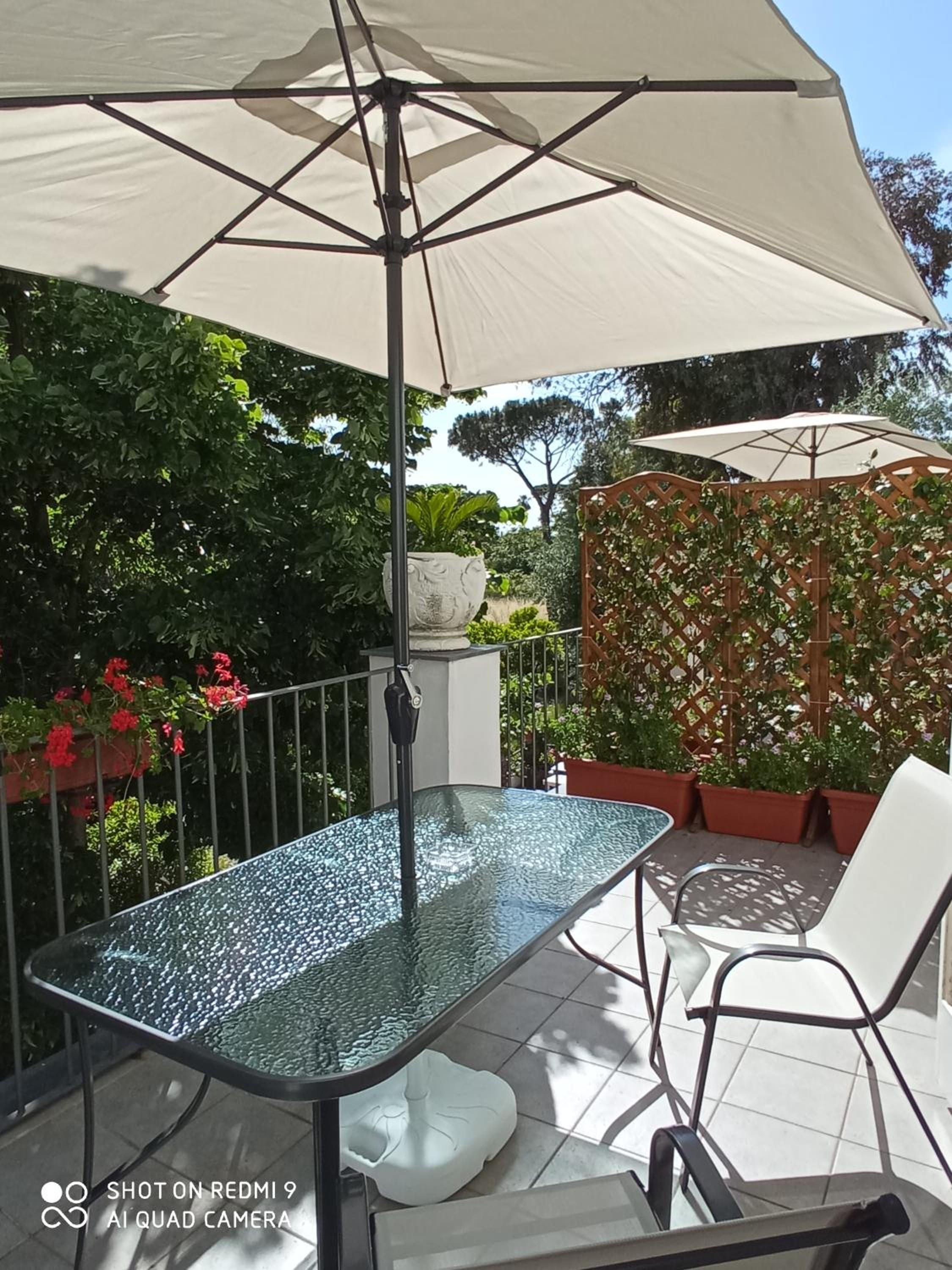 Double Room with Balcony - Photo 19