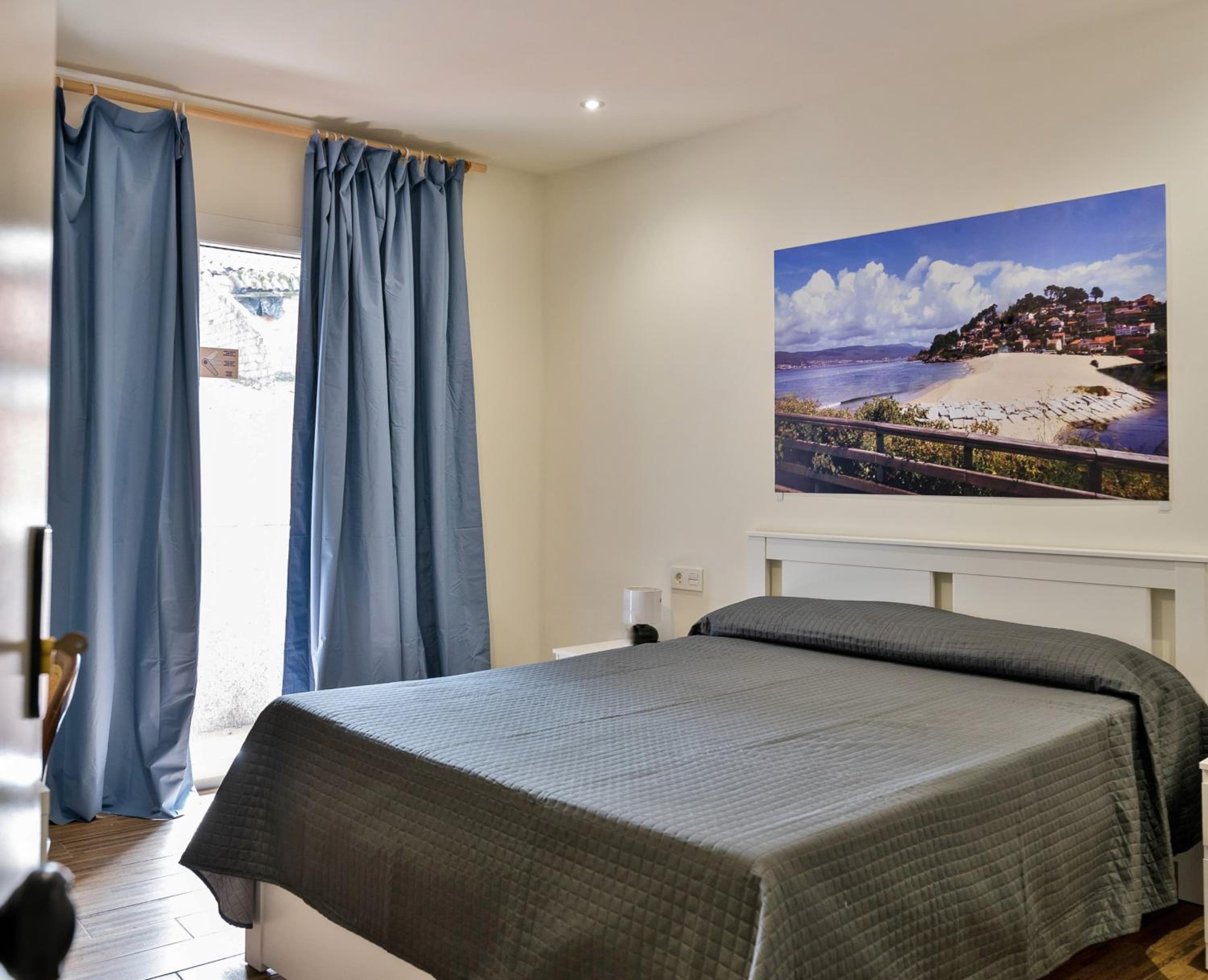 Deluxe Double Room with Balcony - Photo 3