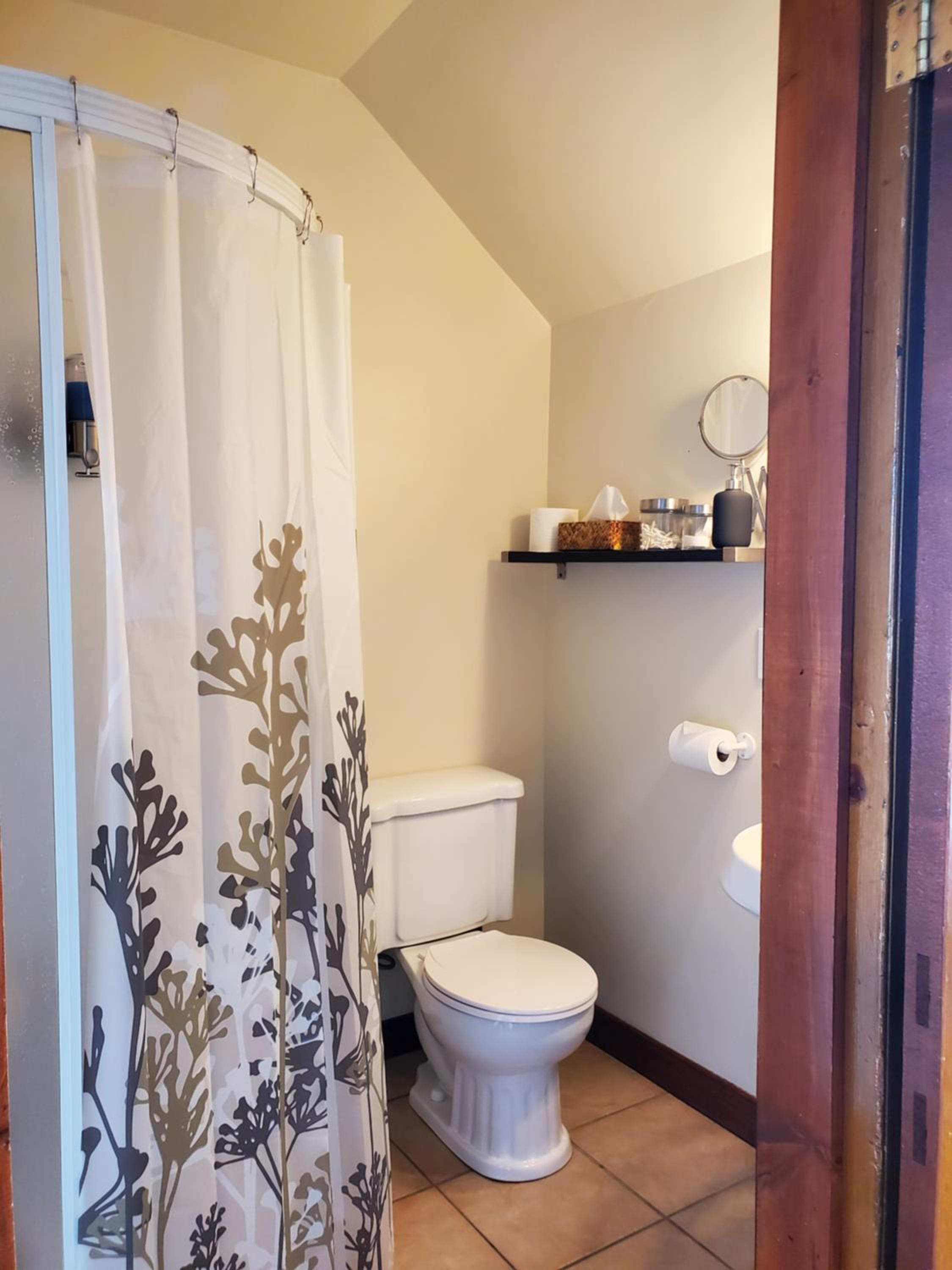 Queen Room photo 2