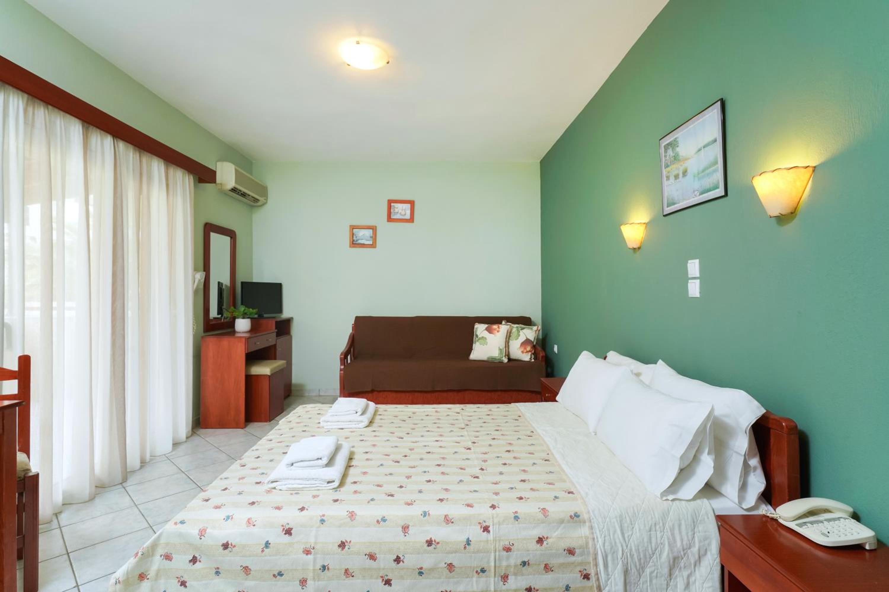 Standard Quadruple Room photo 3