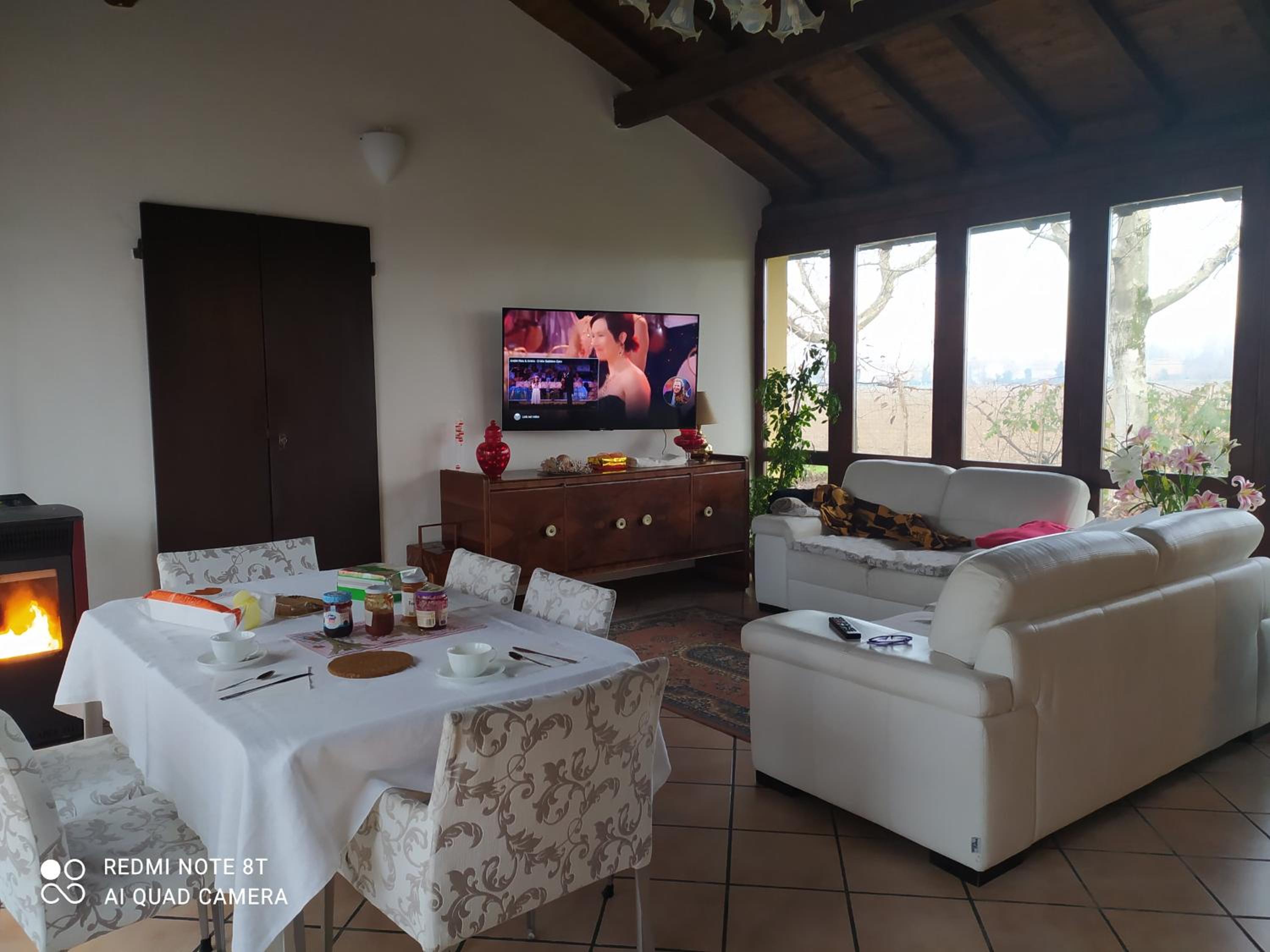 Deluxe King Suite - Photo 17
