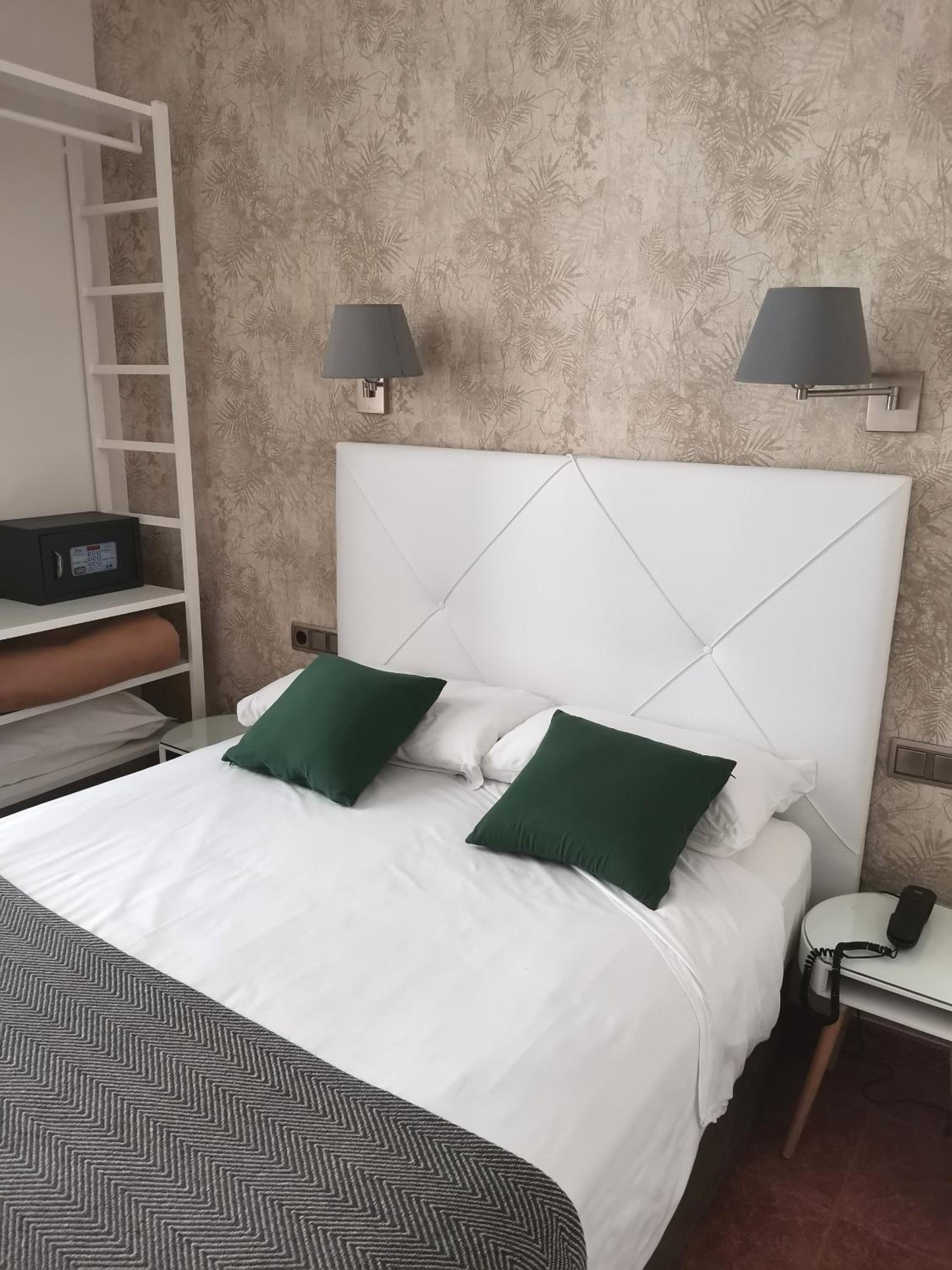 Double or Twin Room photo 2