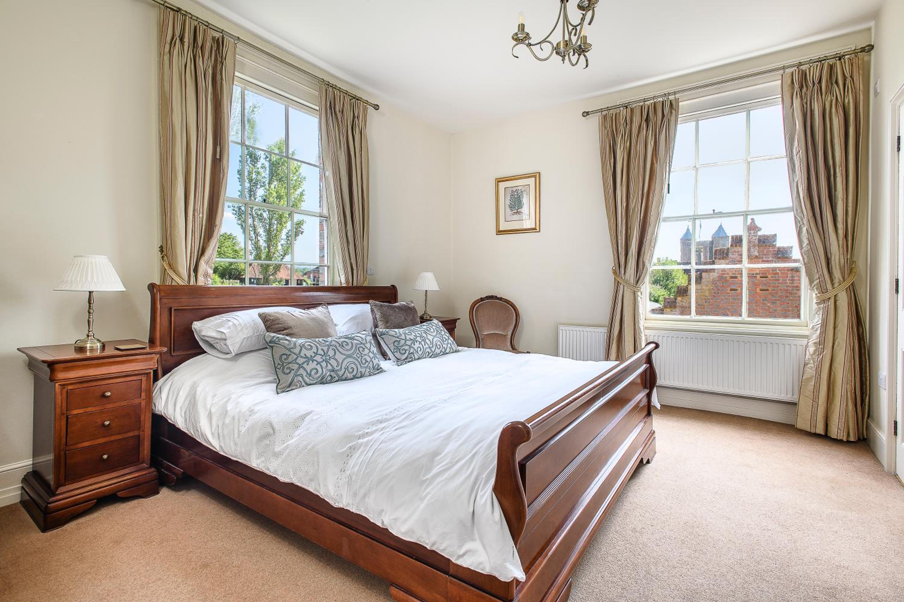 Deluxe King Room - Photo 1