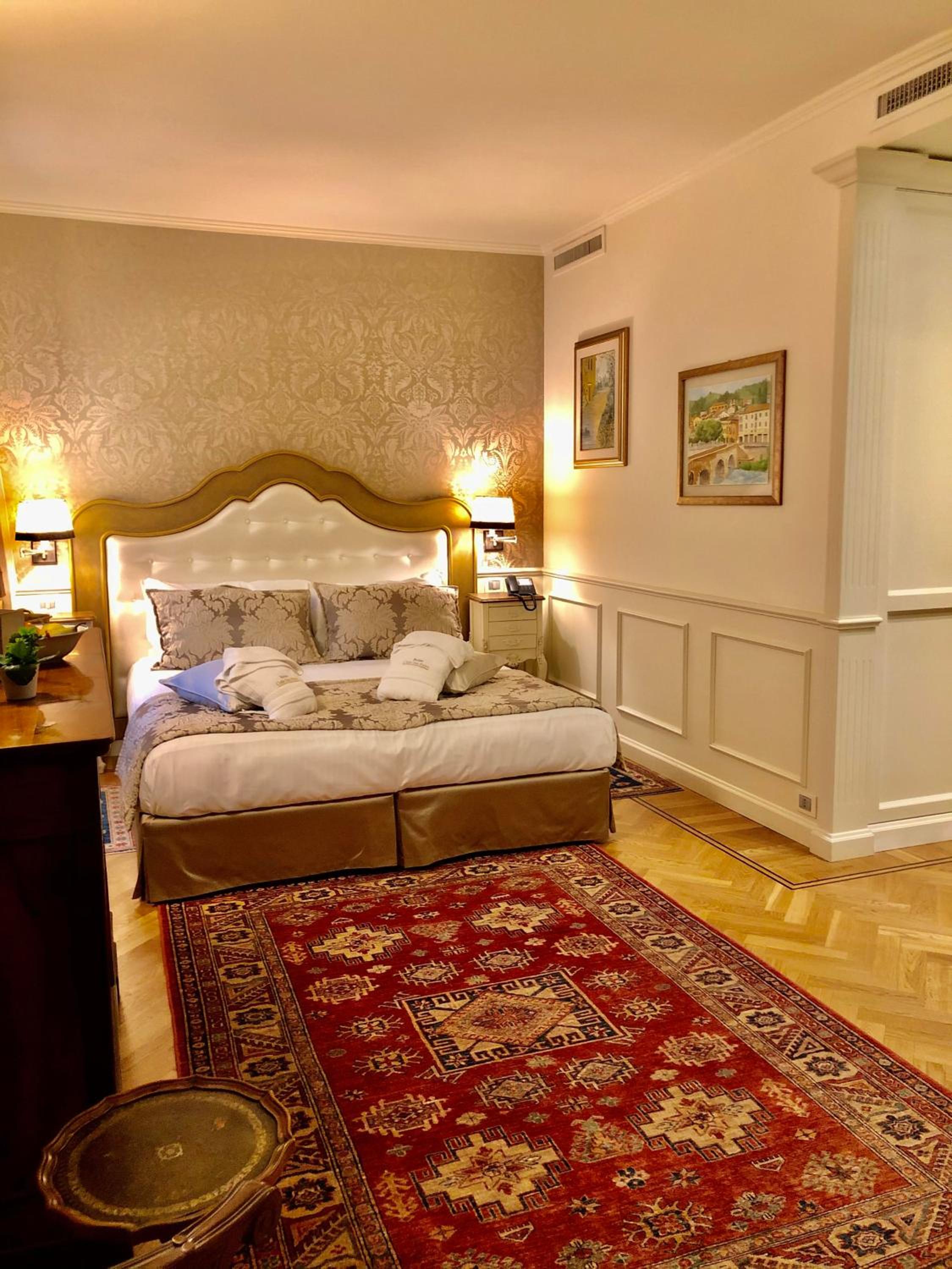 Deluxe Double Room - Photo 9