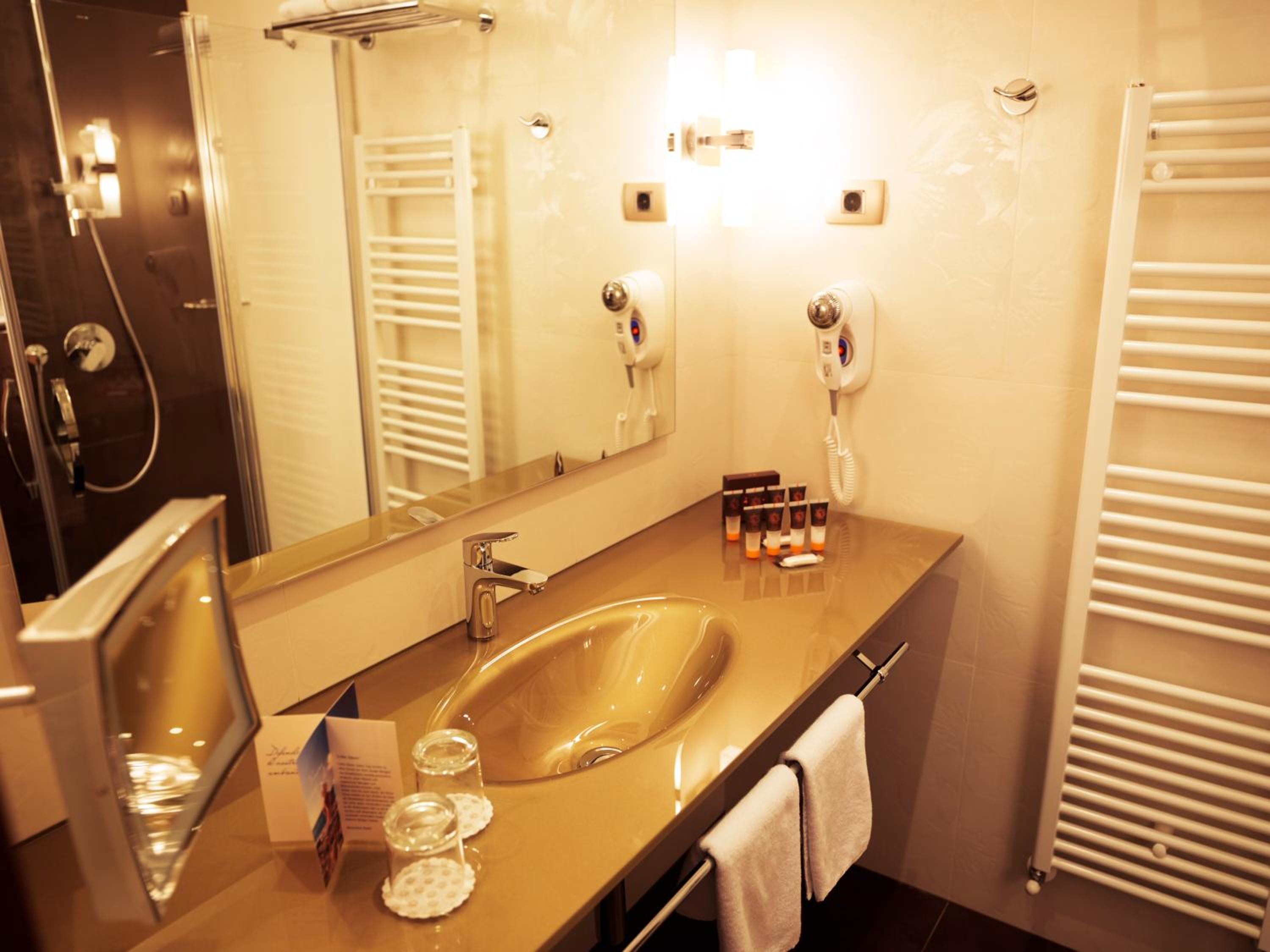 Executive Double Room with Balcony - Photo 3