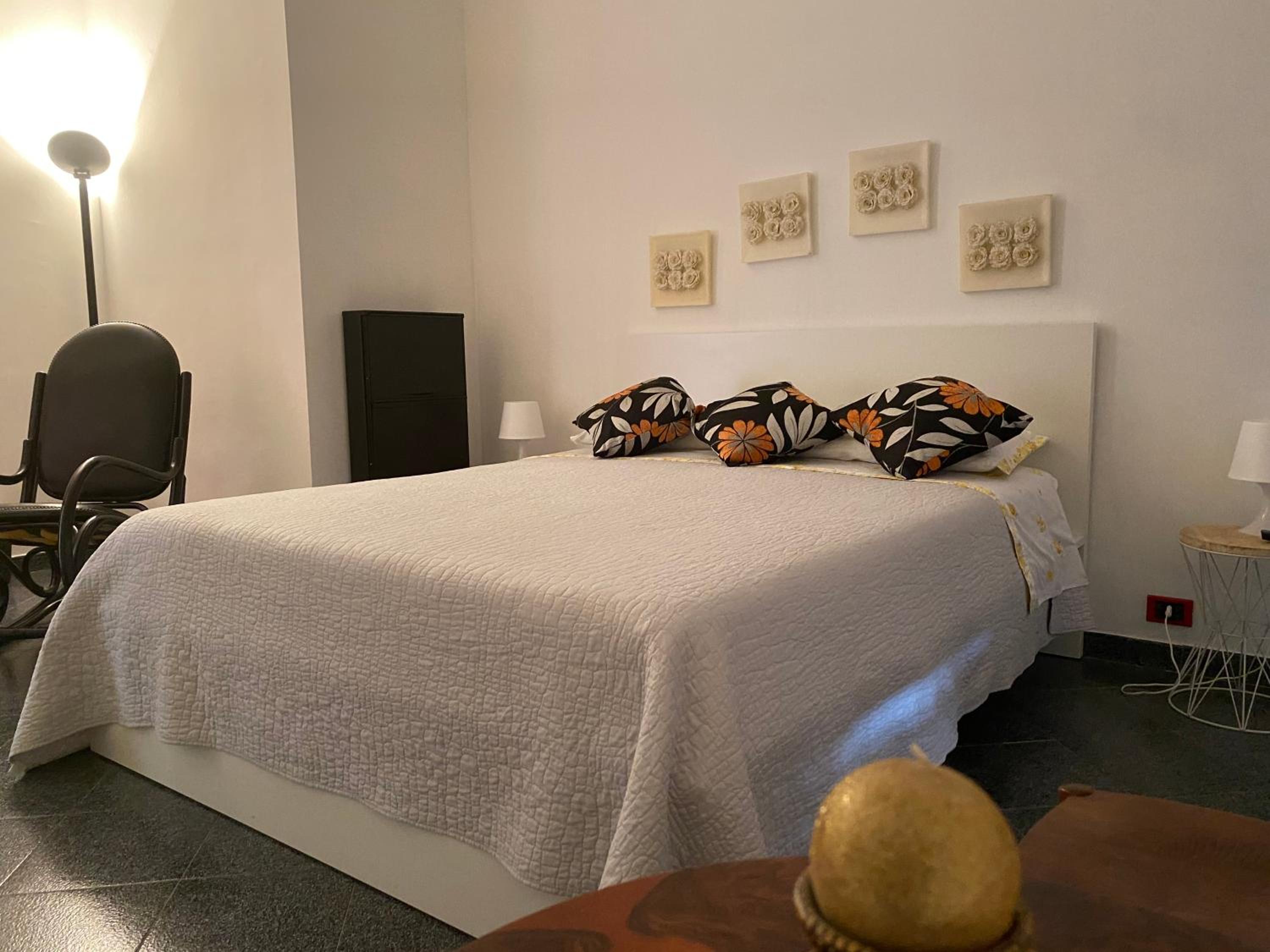 Standard Double Room with Shared Bathroom photo 3