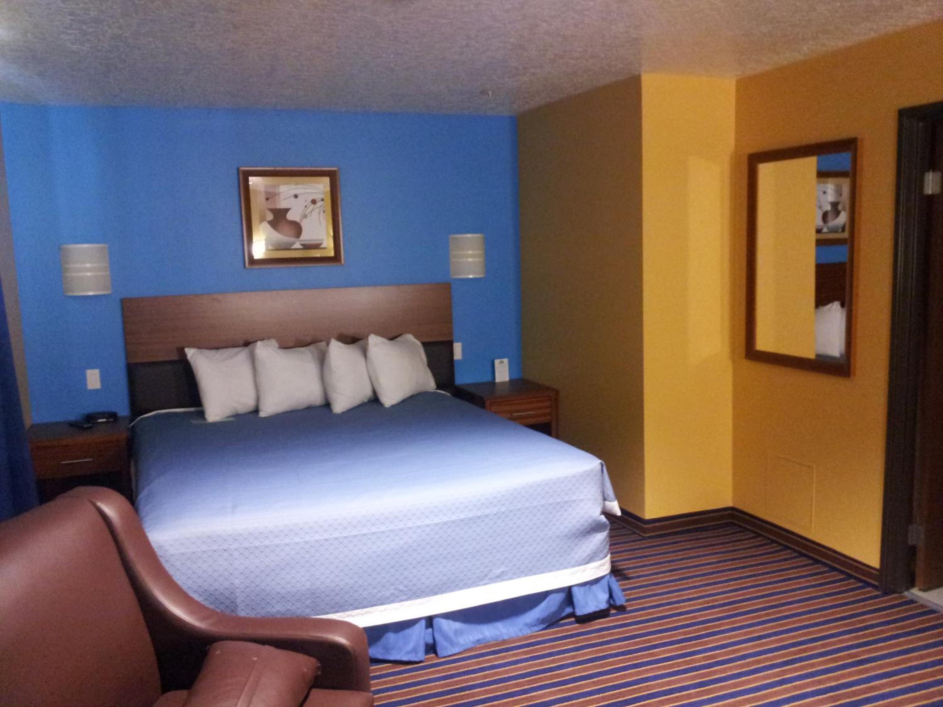 King Room - Non-Smoking - Photo 2