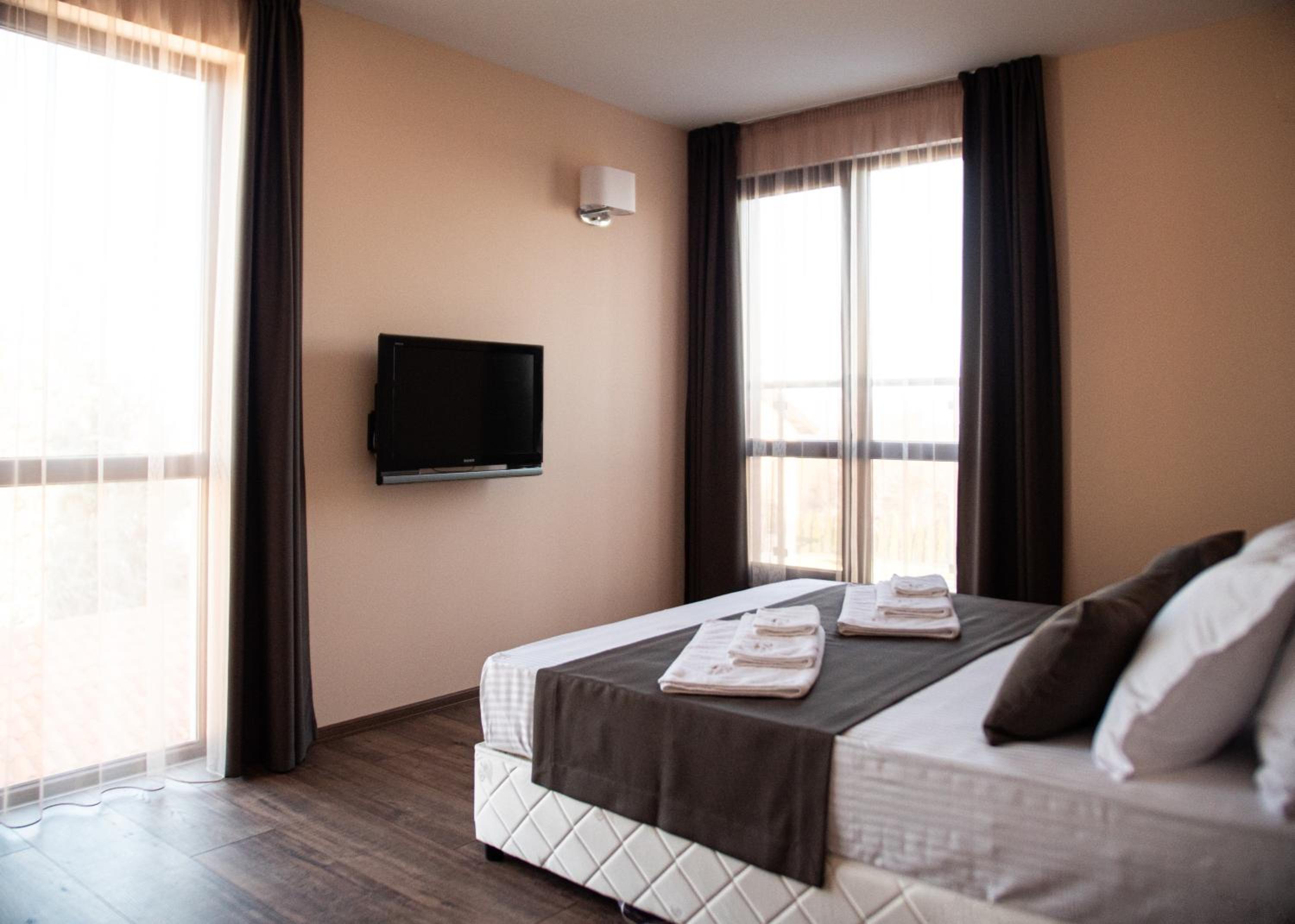 Deluxe Double Room with Pool View - Photo 3
