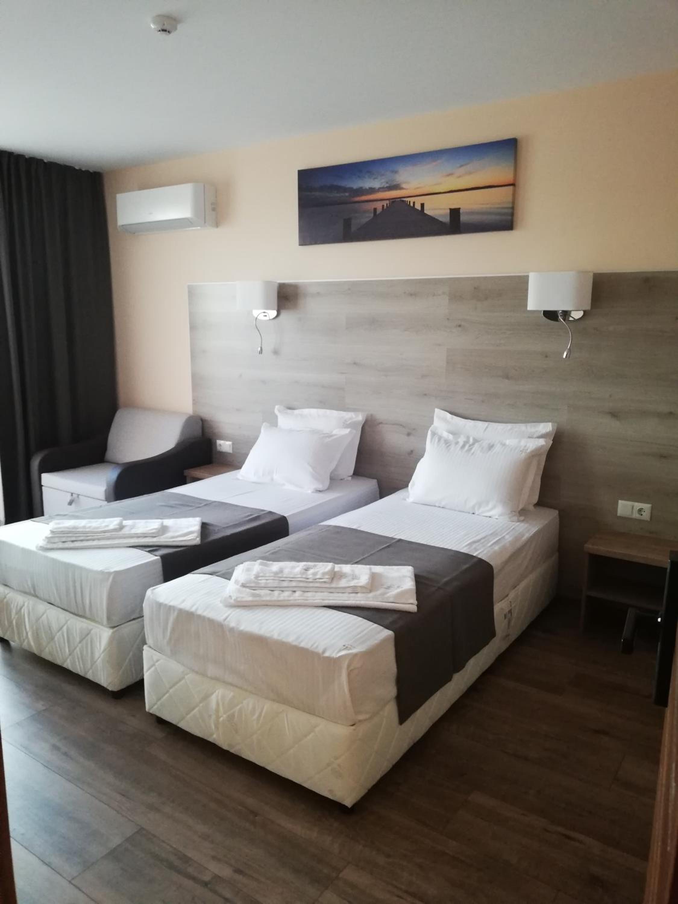 Deluxe Twin Room - Photo 4