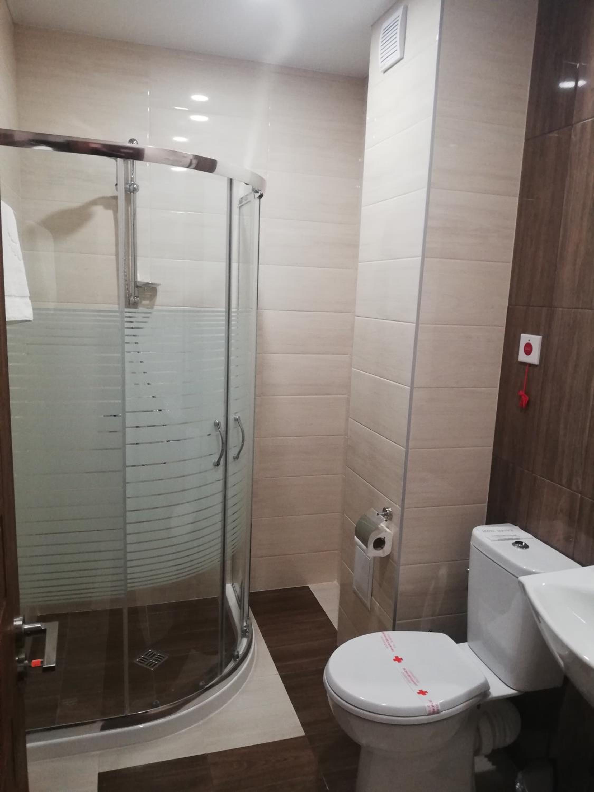 Deluxe Double Or Twin Room - Photo 5