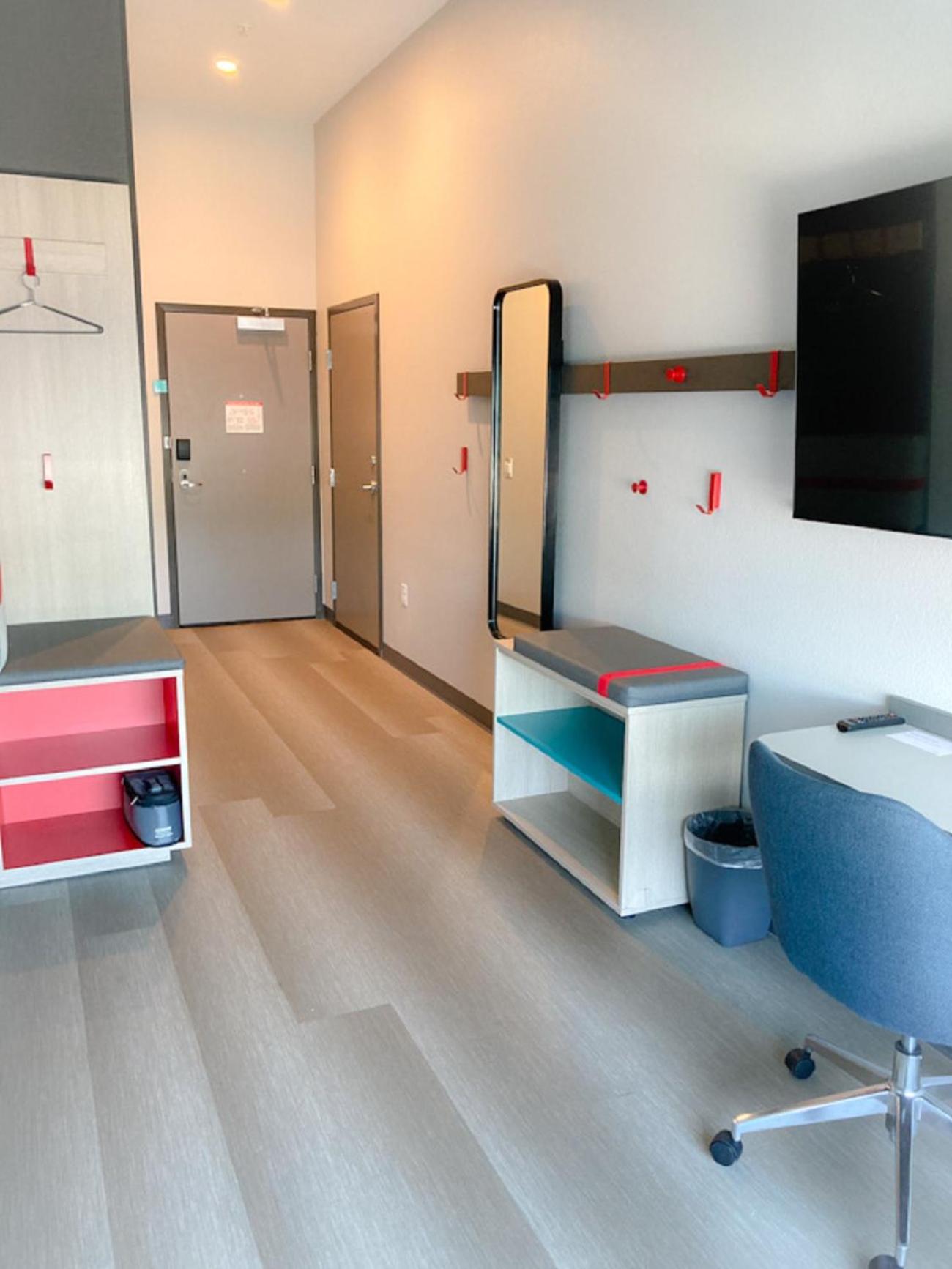 King Room with Roll-In Shower - Disability Access - Photo 2