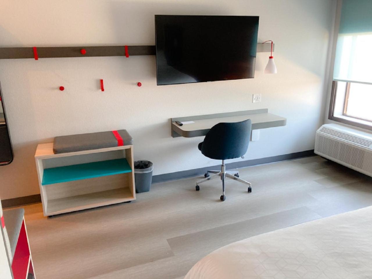 King Room with Roll-In Shower - Disability Access - Photo 1