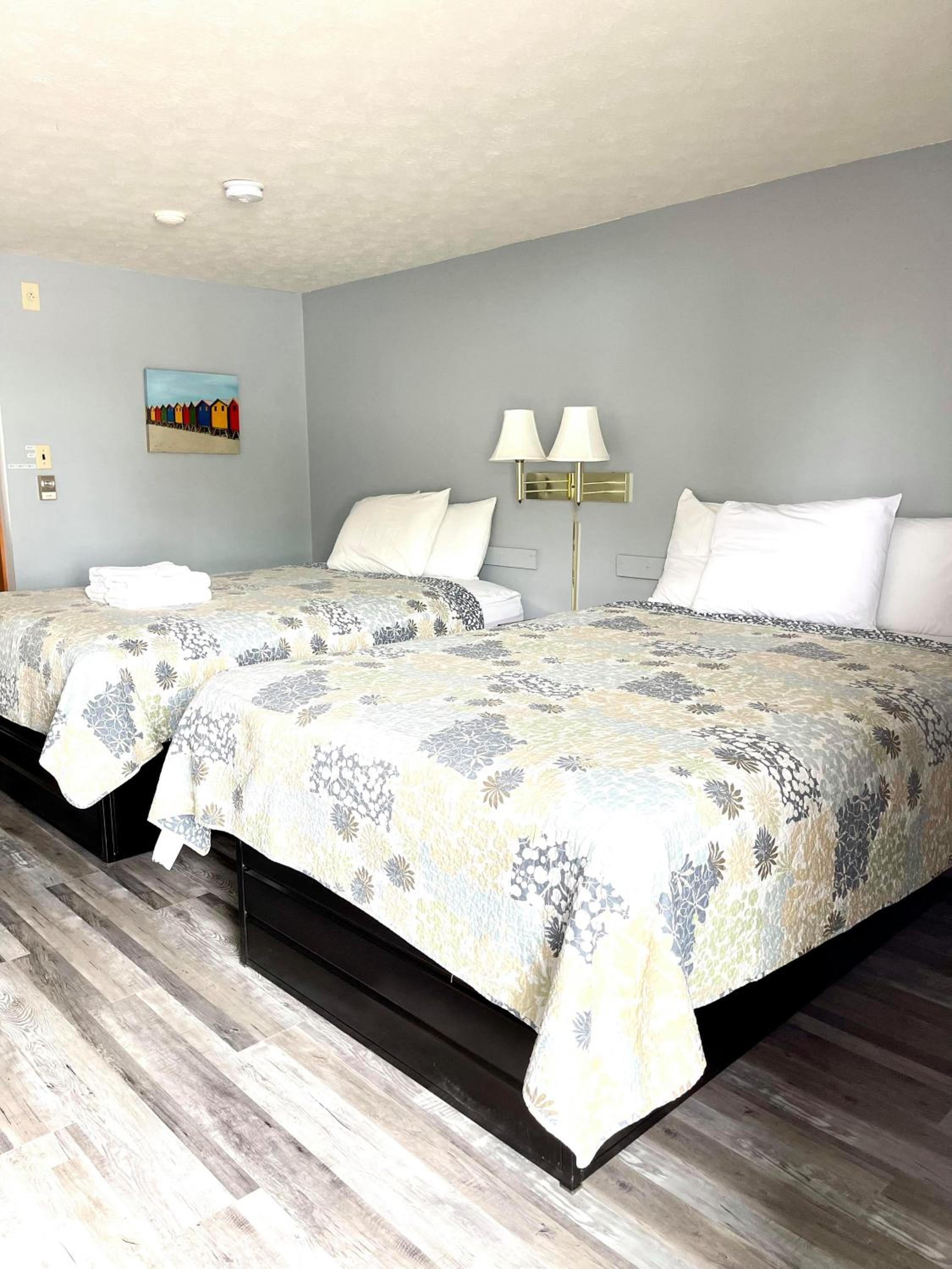 Queen Room with Two Queen Beds (First Floor) photo 1