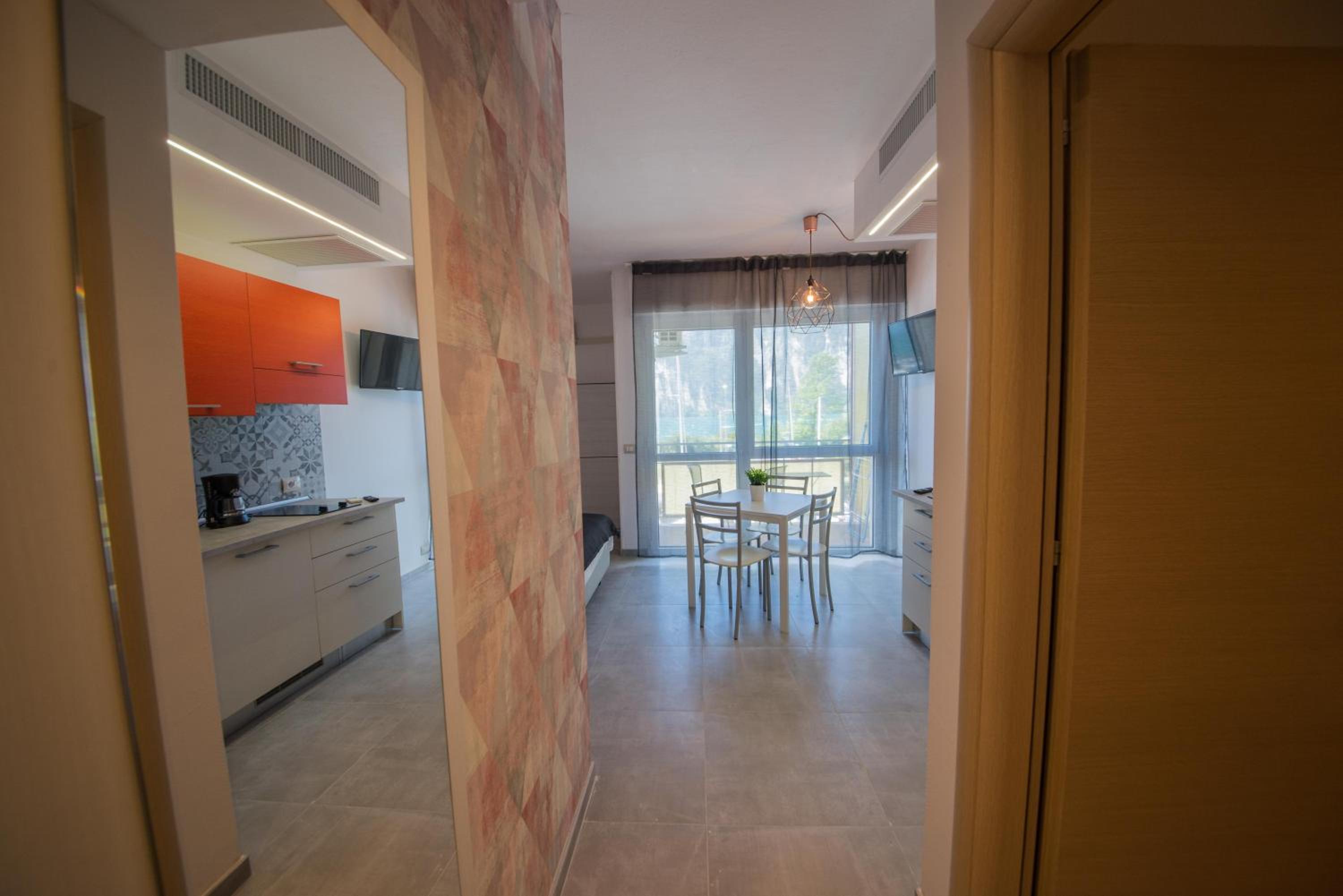 Superior Studio with Terrace and Lake View photo 3